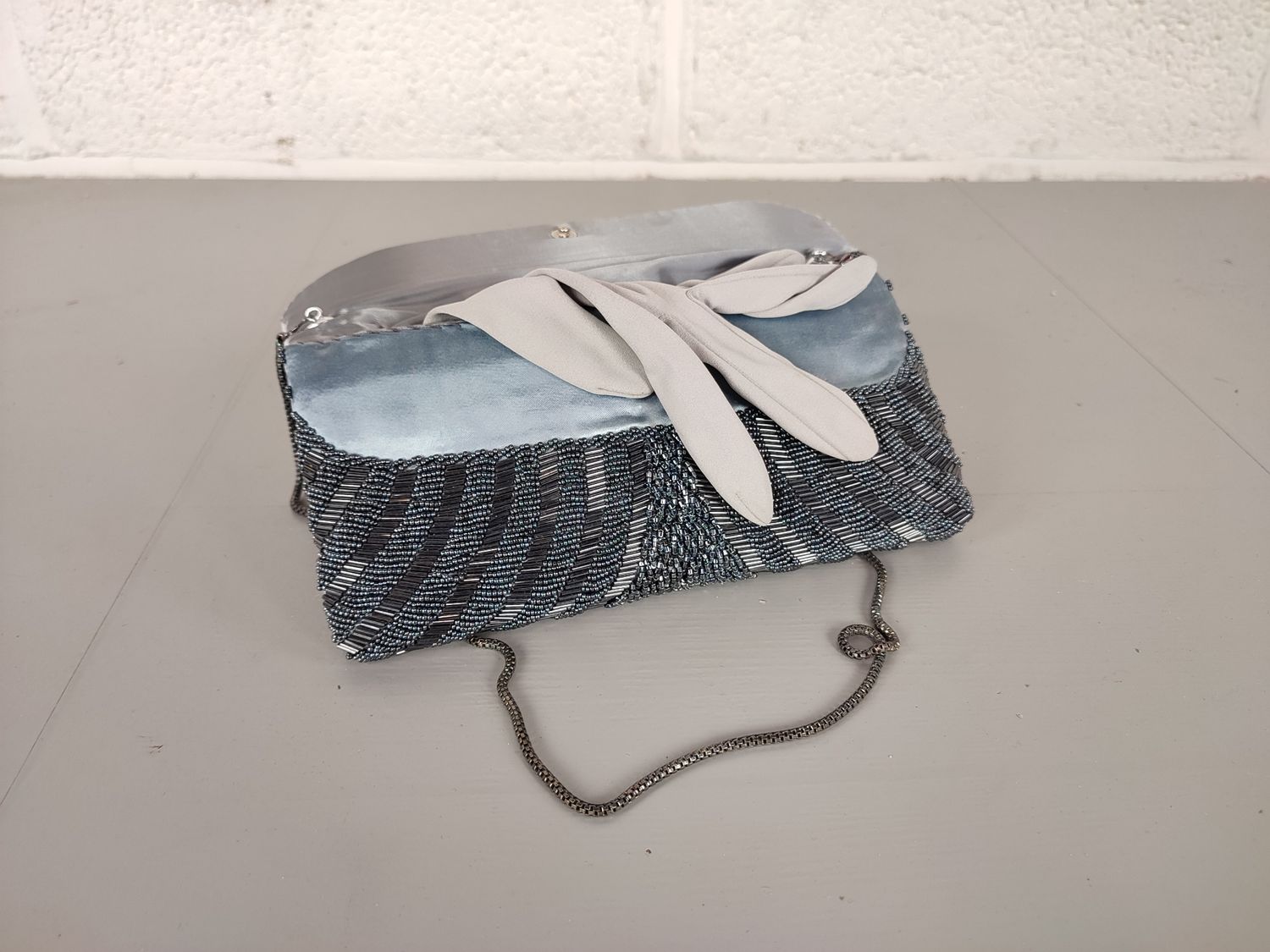 Vintag ehandbag with women&#39;s gloves
