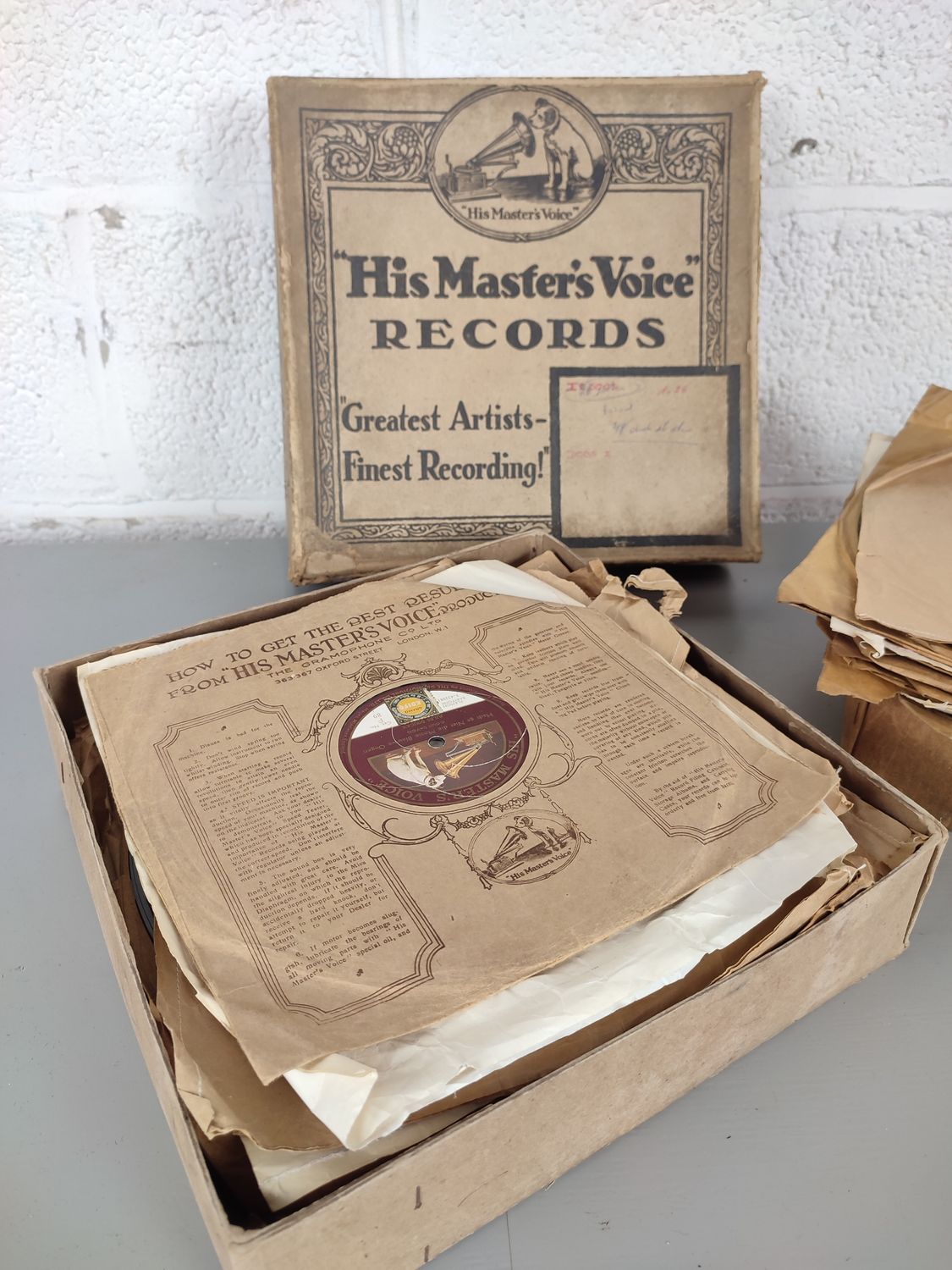 About 50 old grammophone records