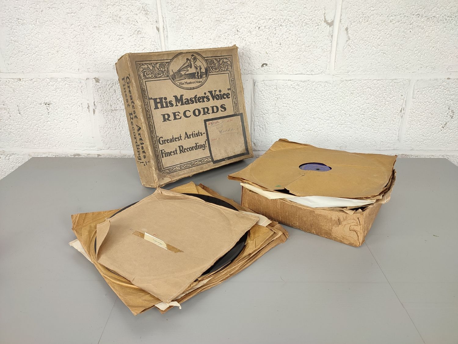 About 50 old grammophone records