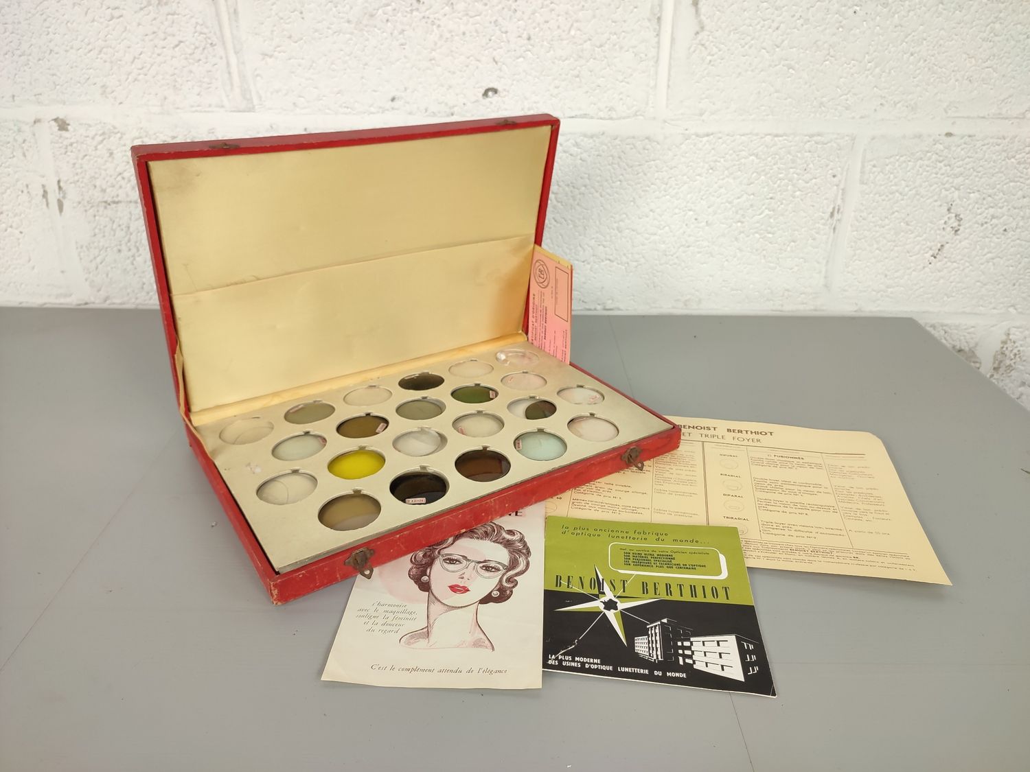 Box of scientific glasses Benoist Berthiot