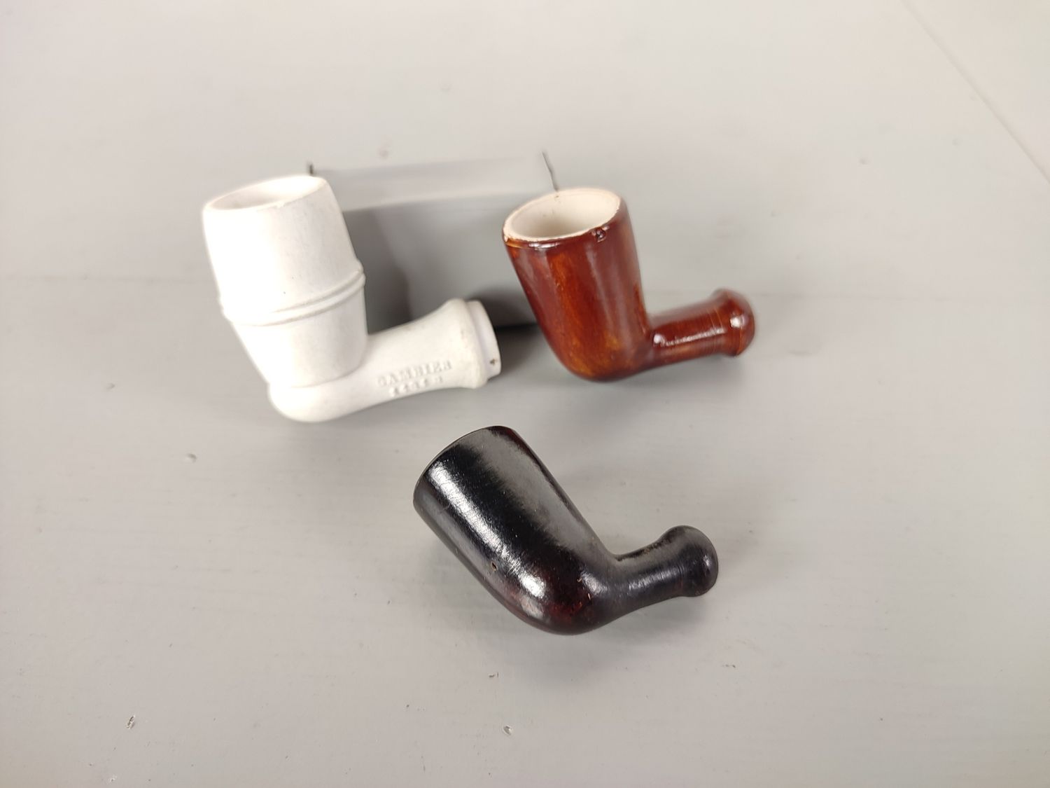 3 clay pipe bowls