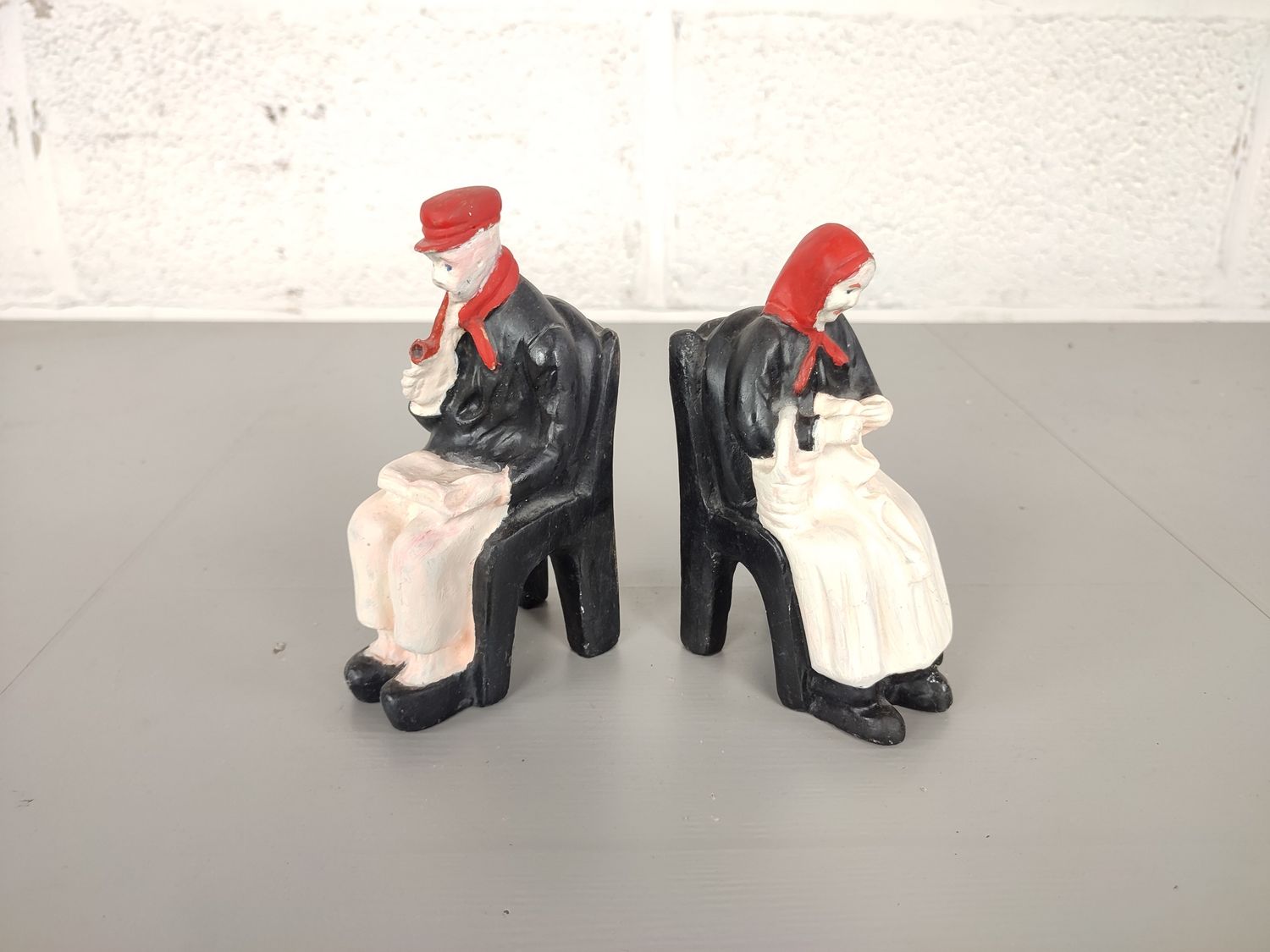 2 plaster figurines Dutch couple