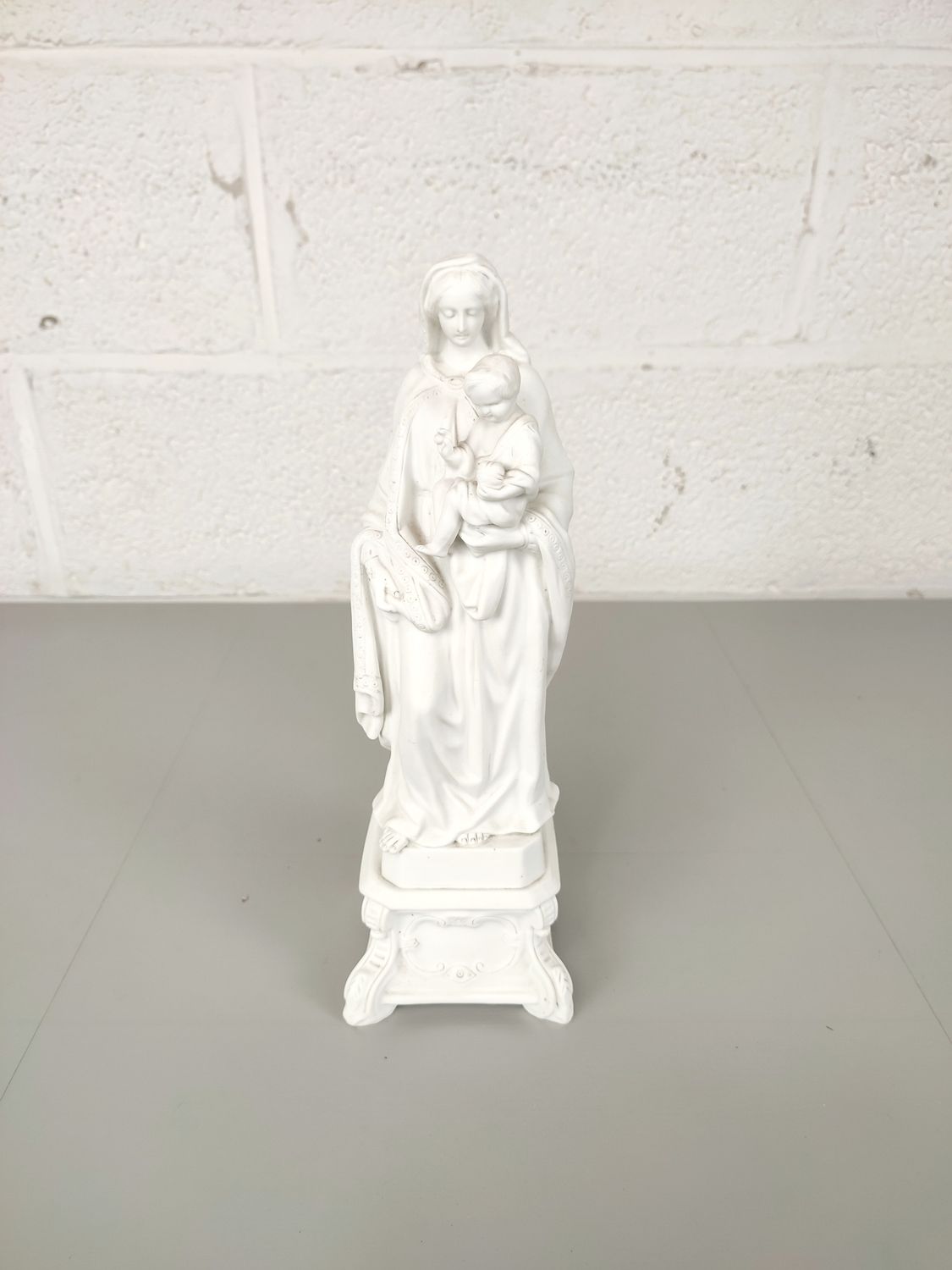 Biscuit statue of Mary with child
