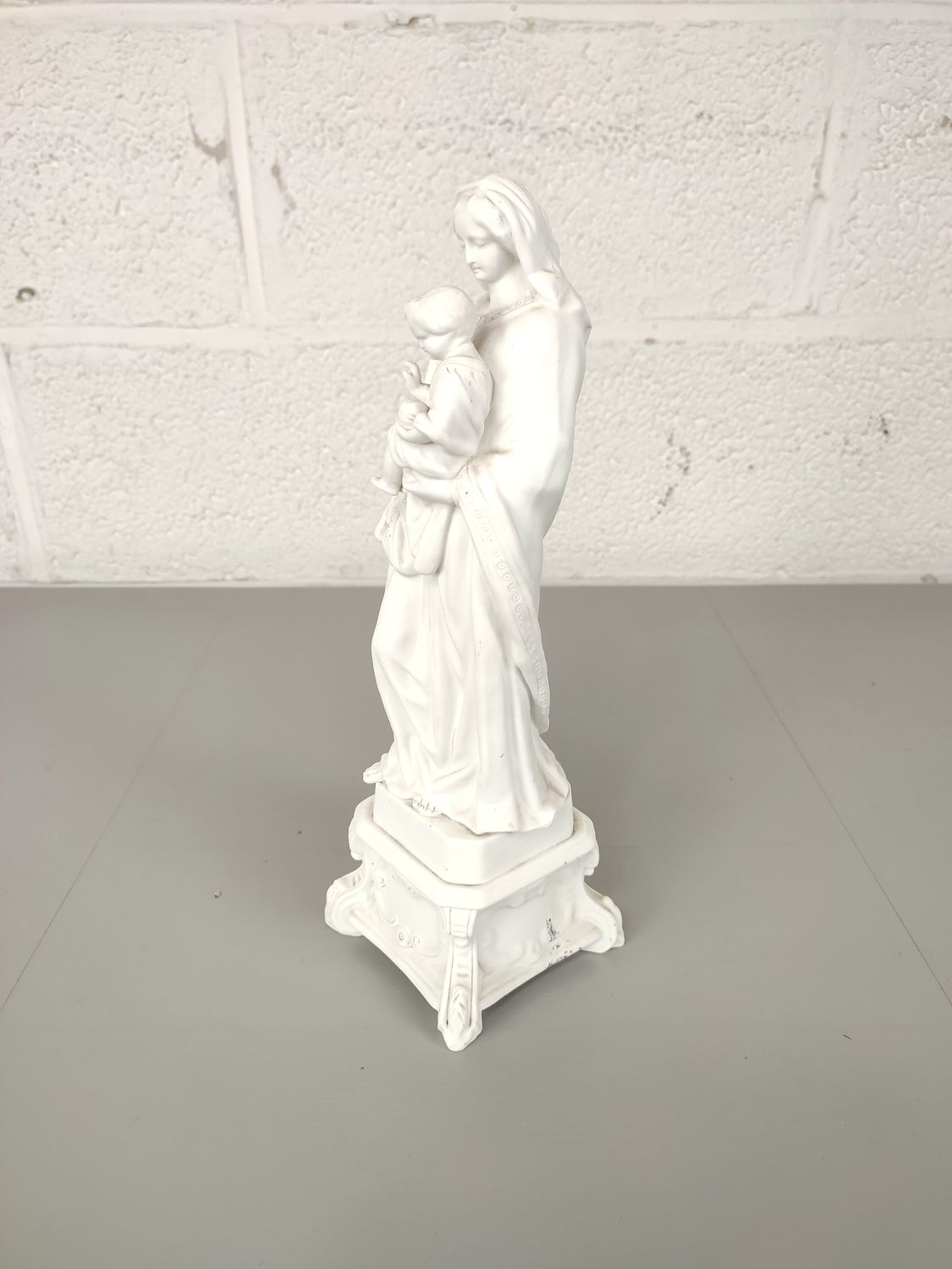 Biscuit statue of Mary with child