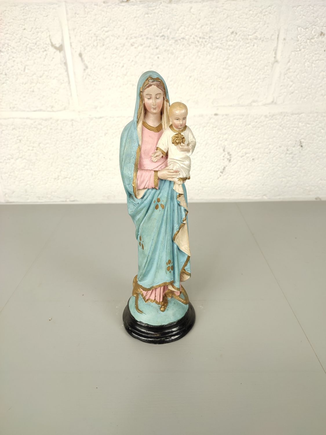 Plaster statue Mary with child