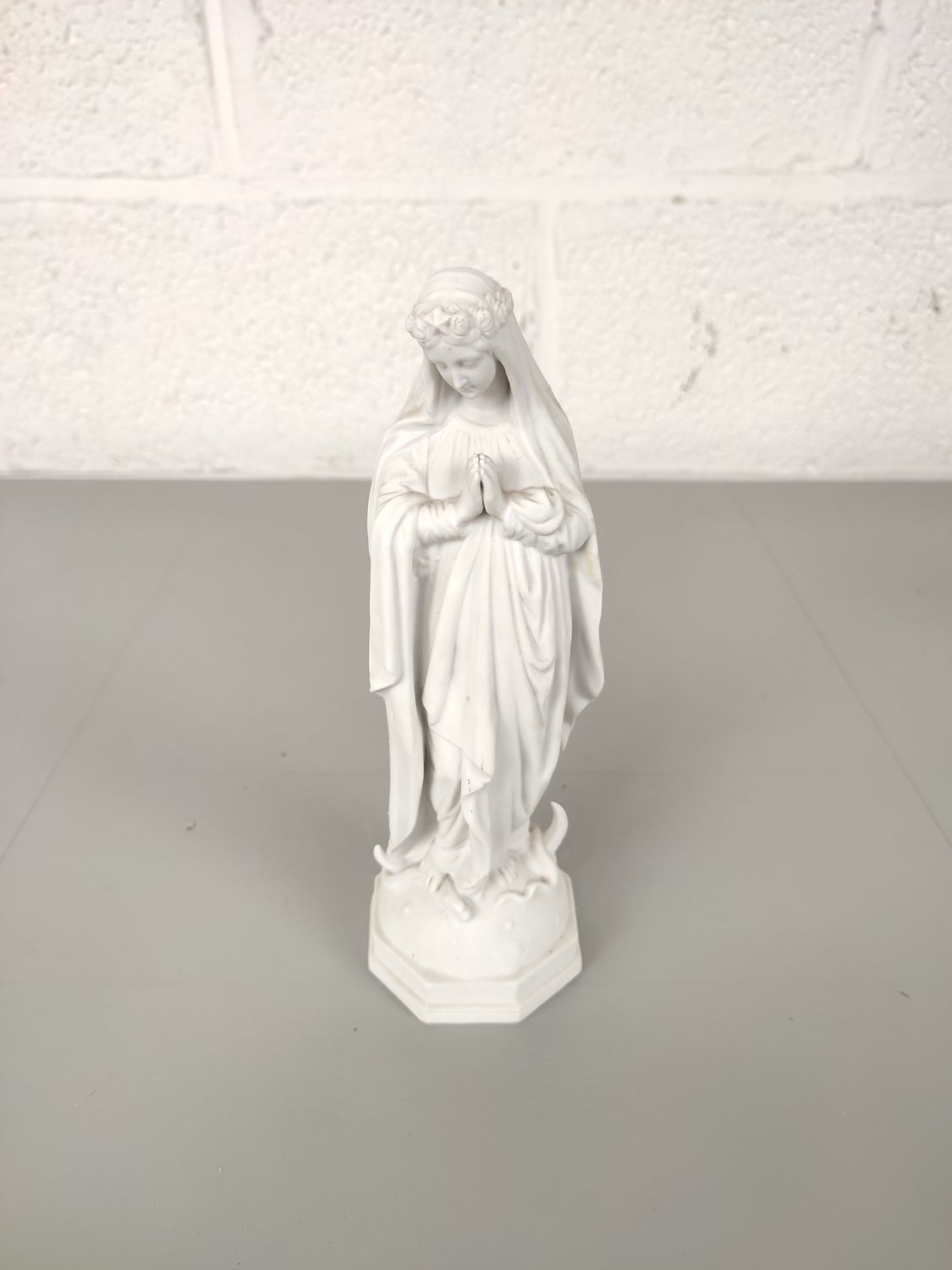 Biscuit statue of Mary