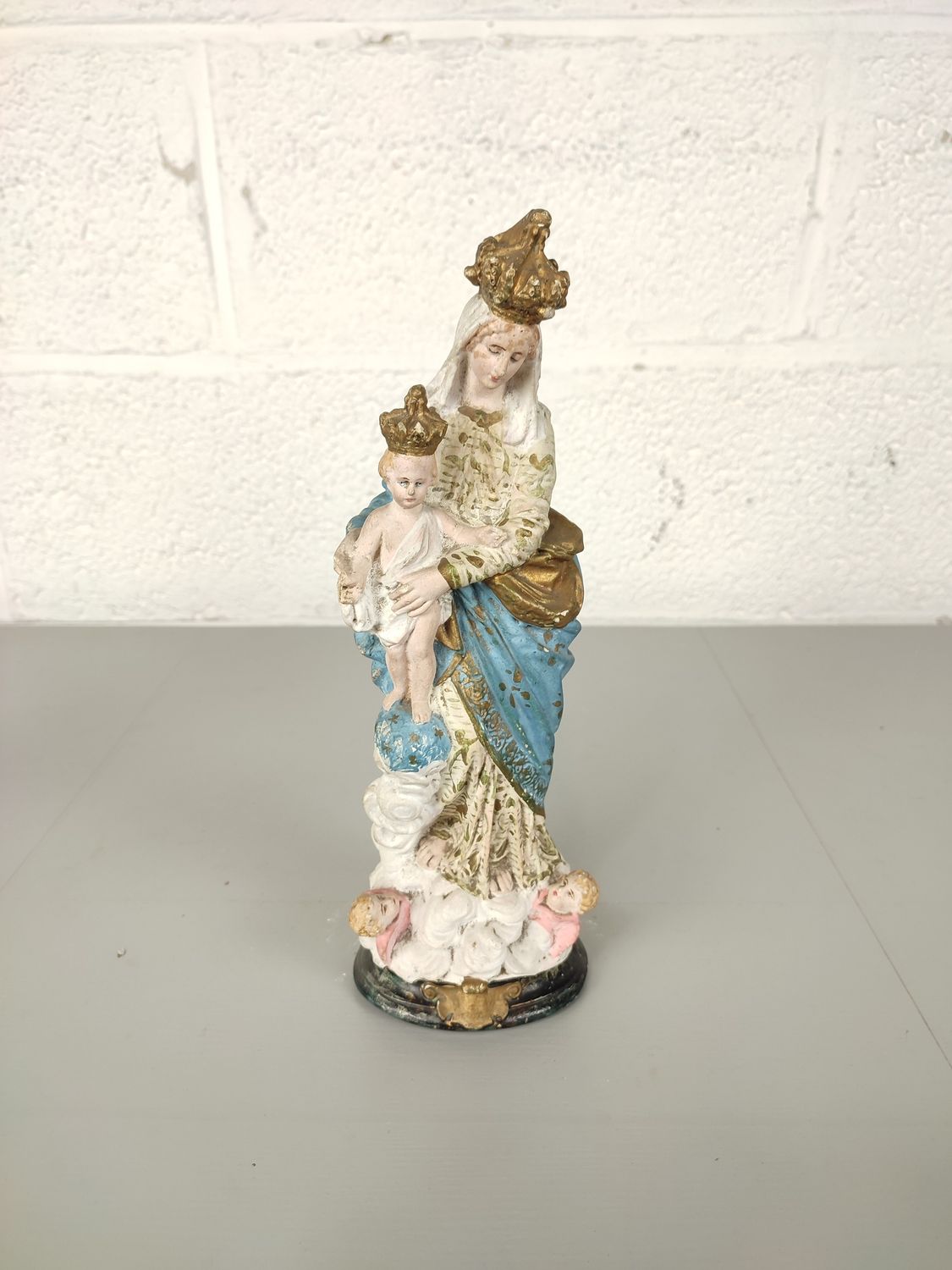 Plaster statue Notre dame des victoires
