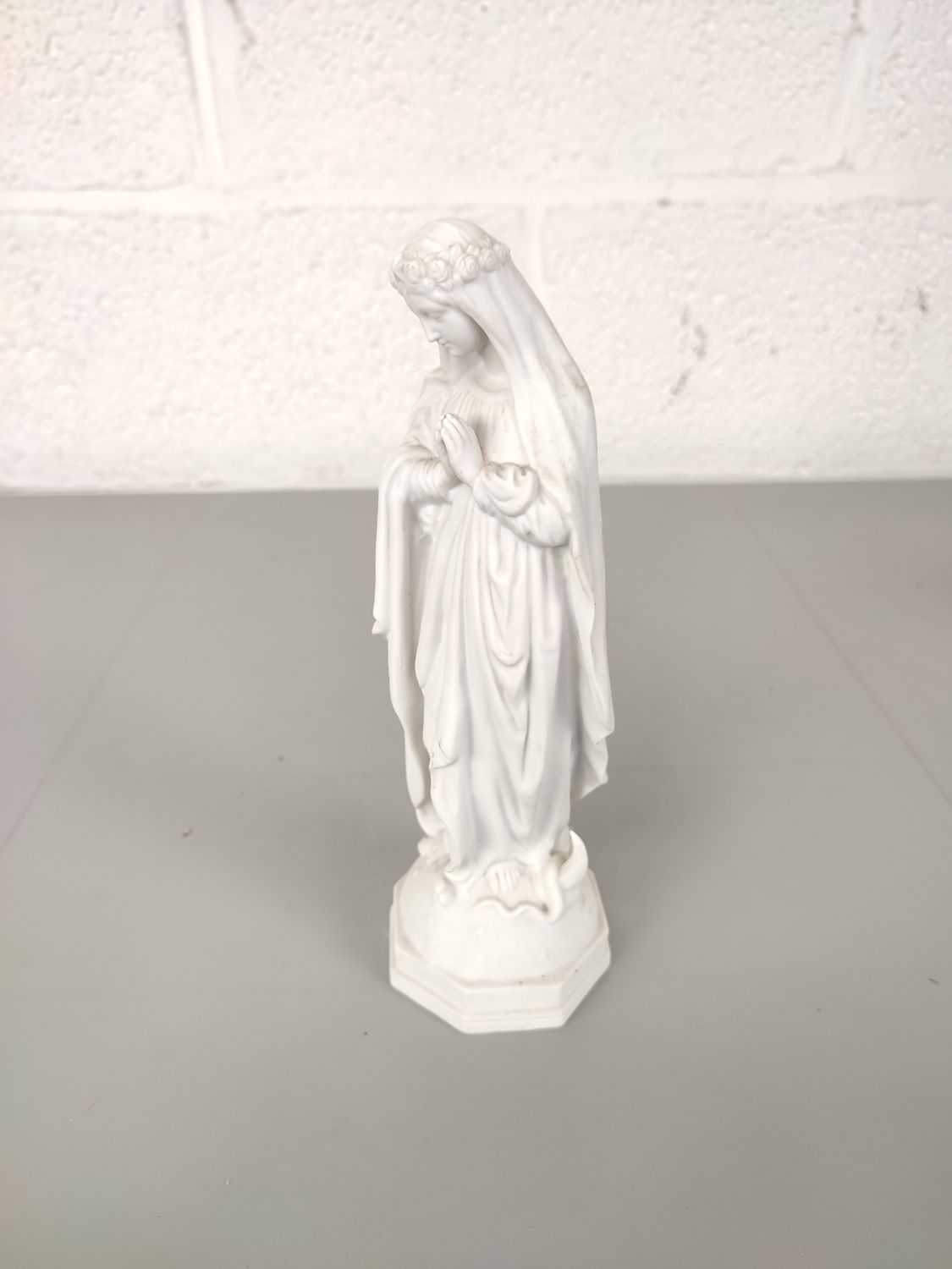 Biscuit statue of Mary