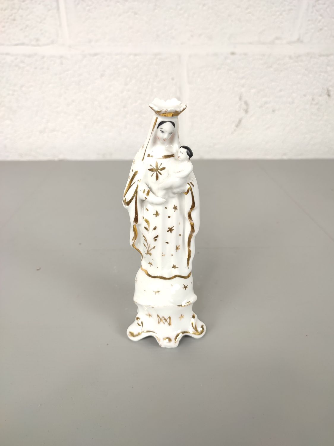 Porcelain statue of Mary with child