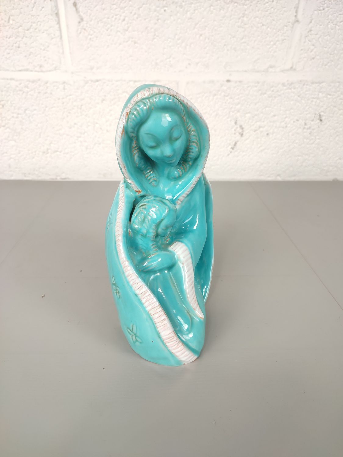 Ceramic statue of Mary with child