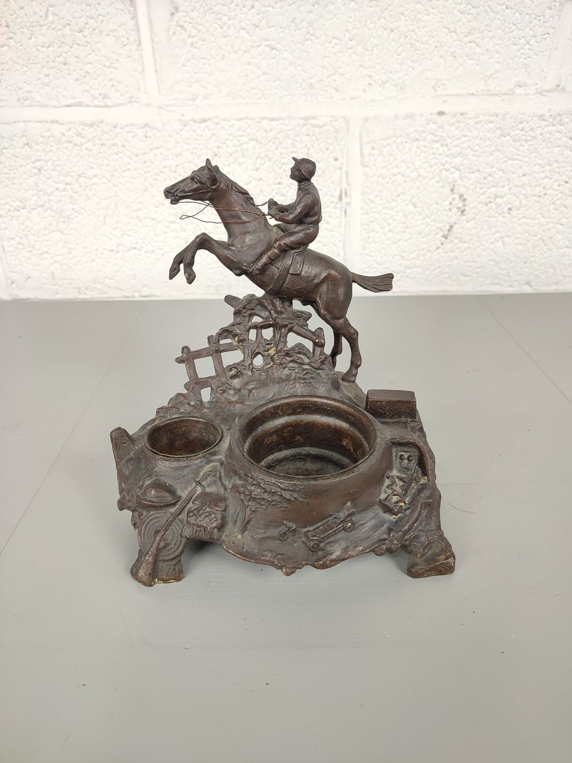 Tablepiece for smokers