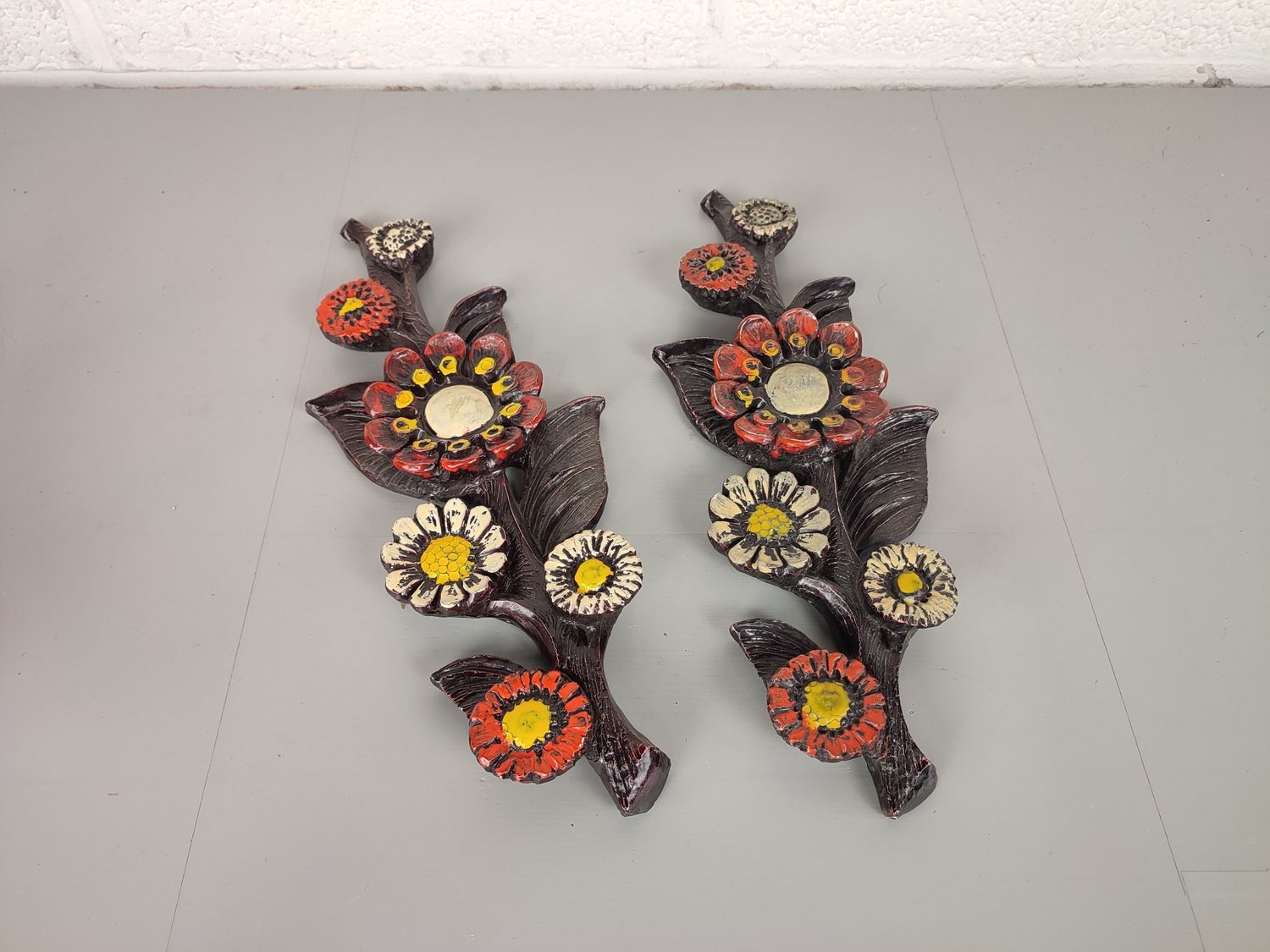 2 vintage wall flowers