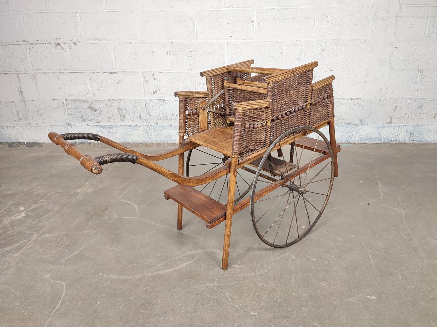 Antique stroller for 2 children