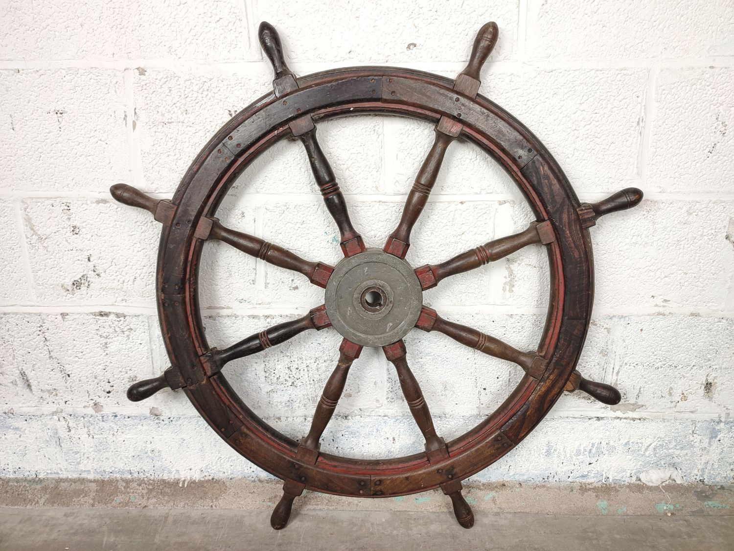 Ship&#39;s steering wheel