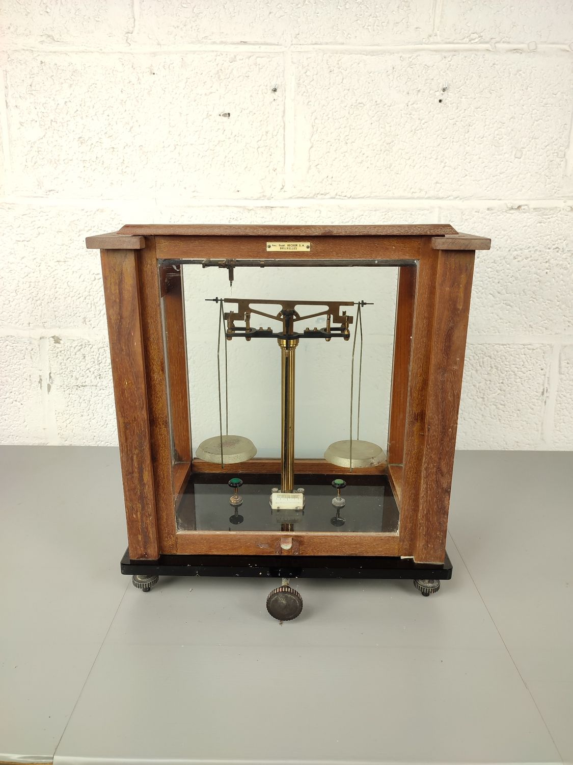Becker apothecary scale