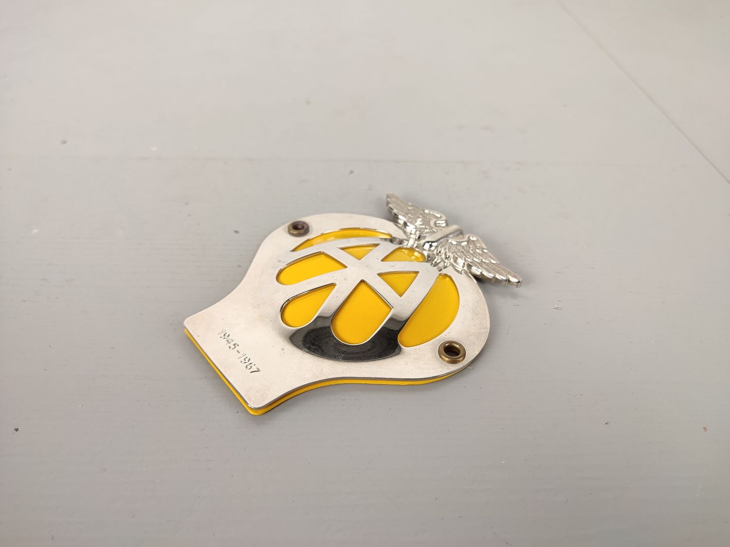 AA car badge