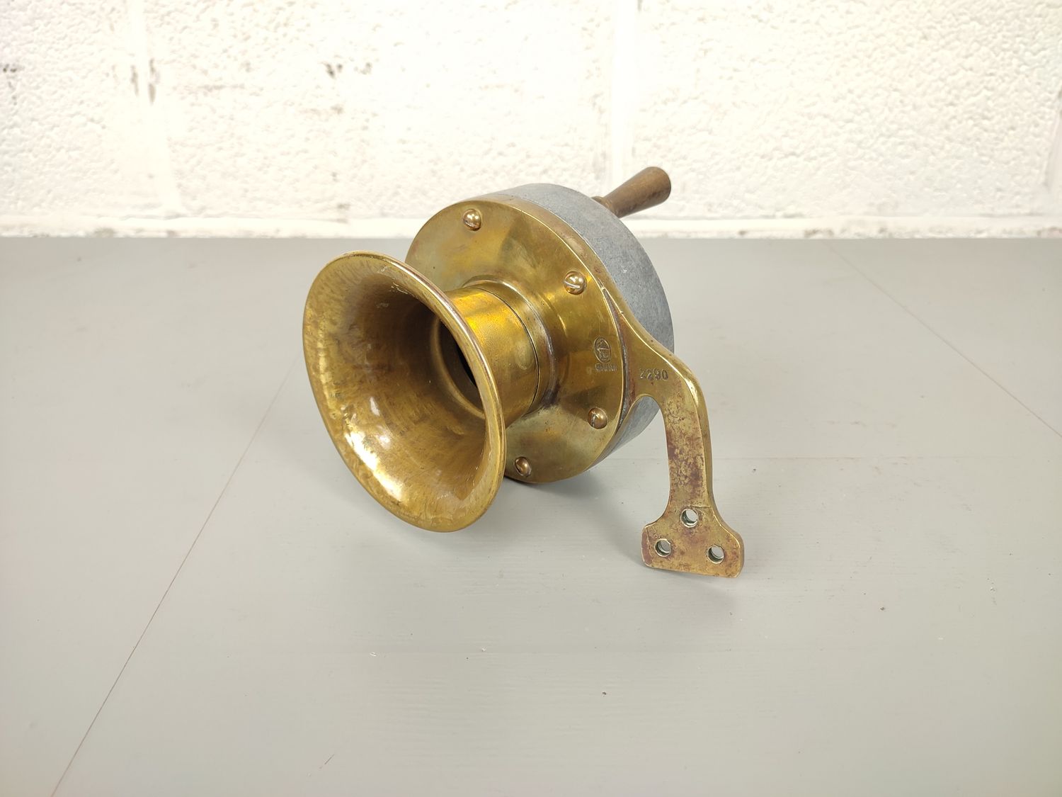 Antique mechanical car horn