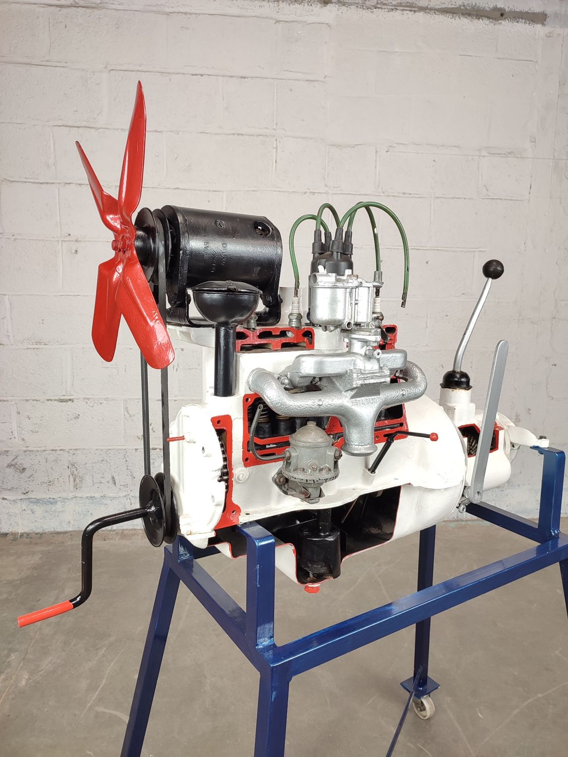 Large cutaway engine