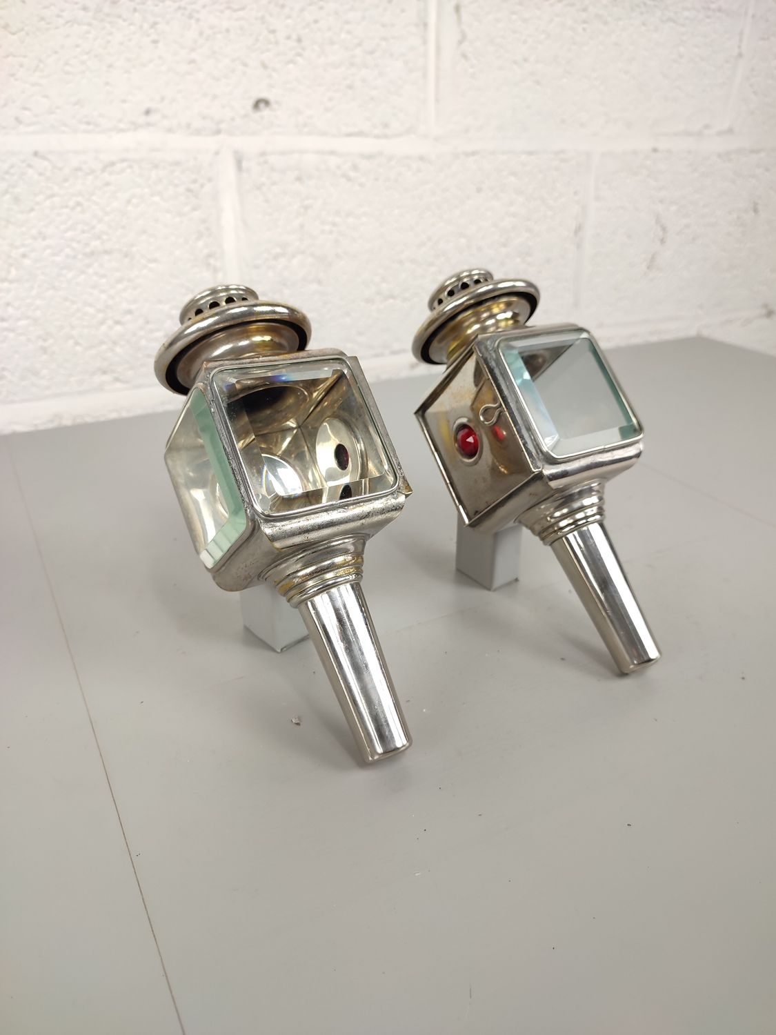 2 antique car lamps