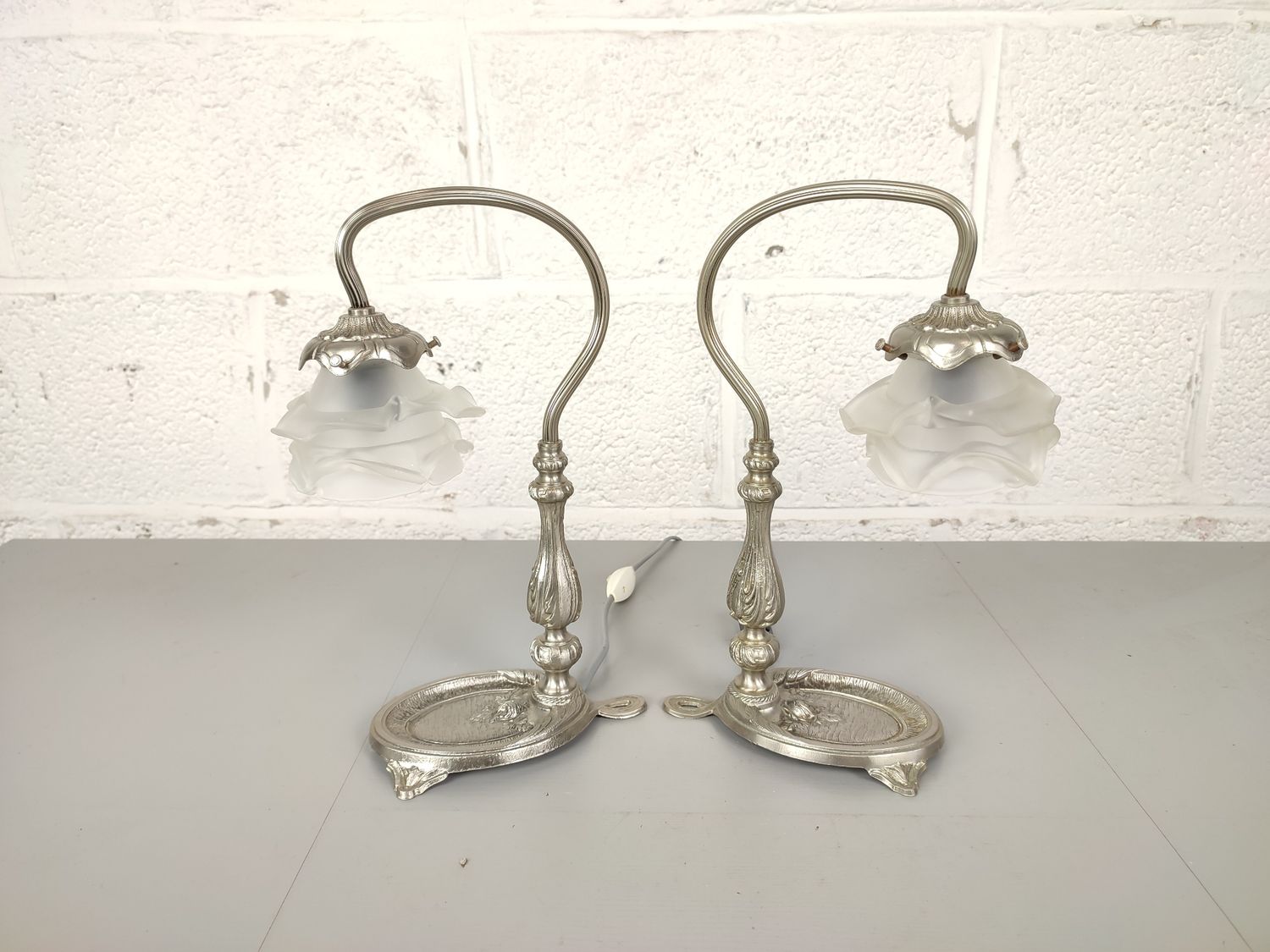 Pair of lamps with glass chalice
