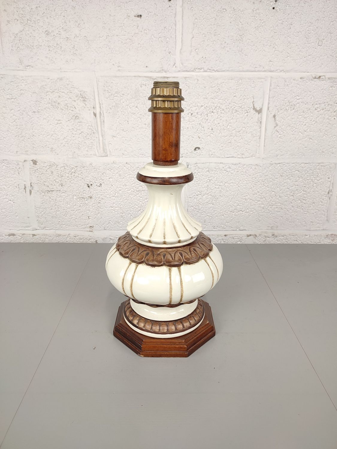 Porcelain lamp base