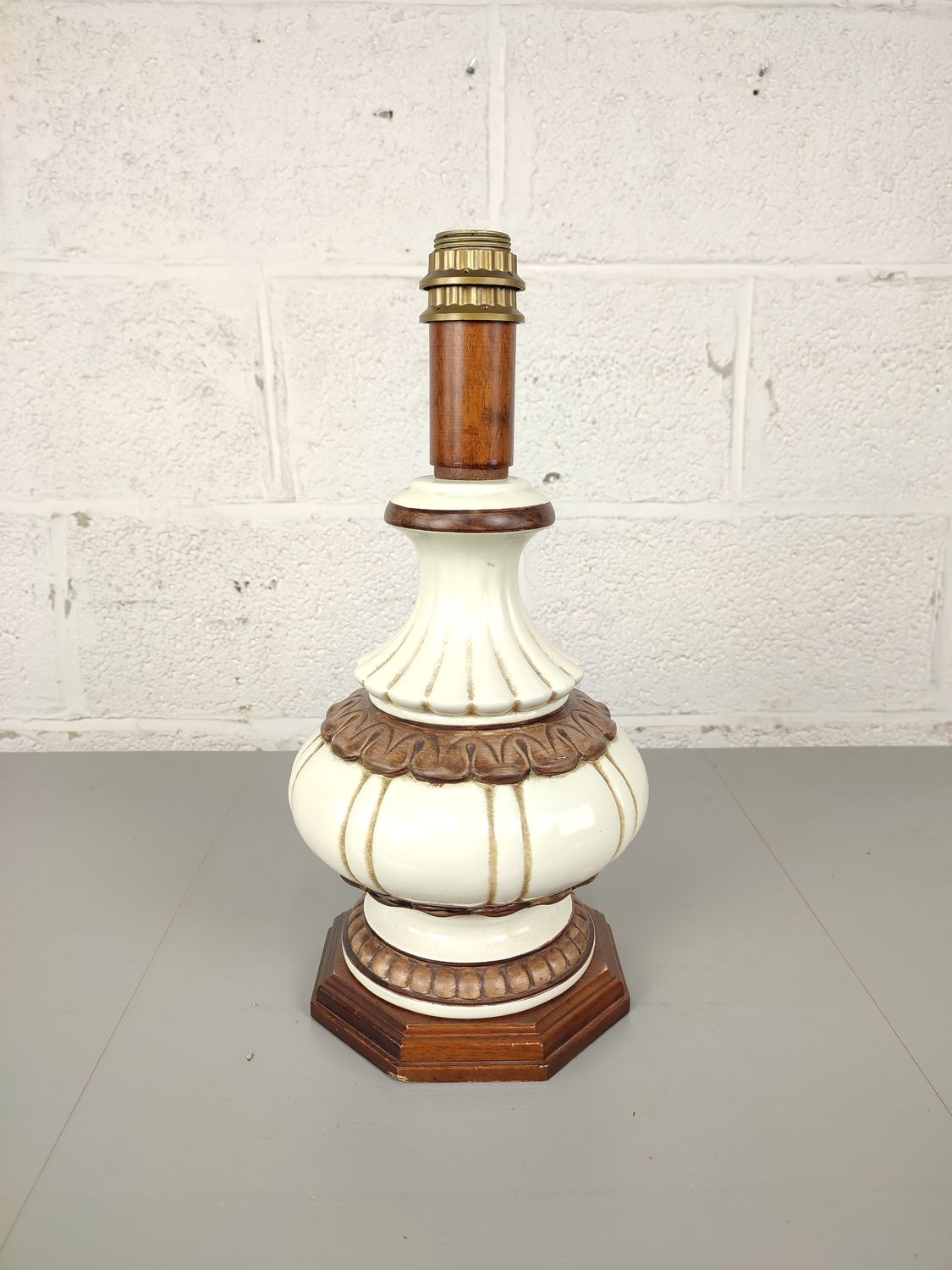 Porcelain lamp base