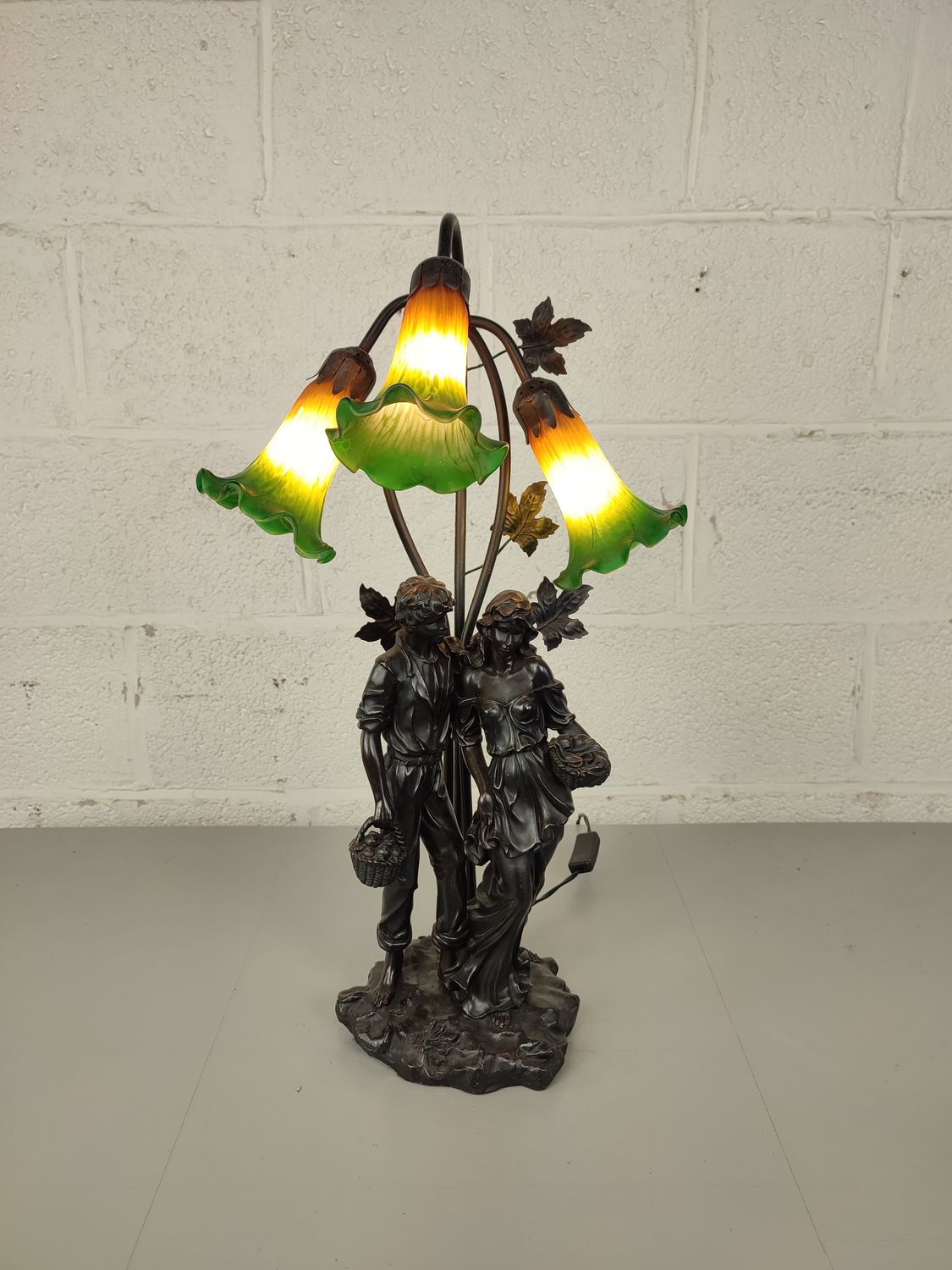 Resin statue lamp