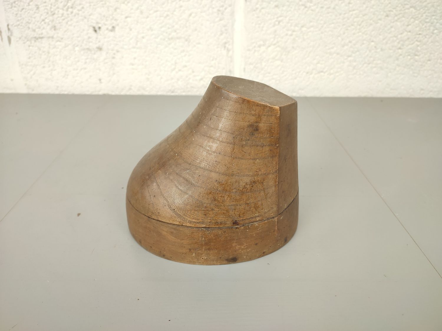 Old wooden hat mold, size 55,5