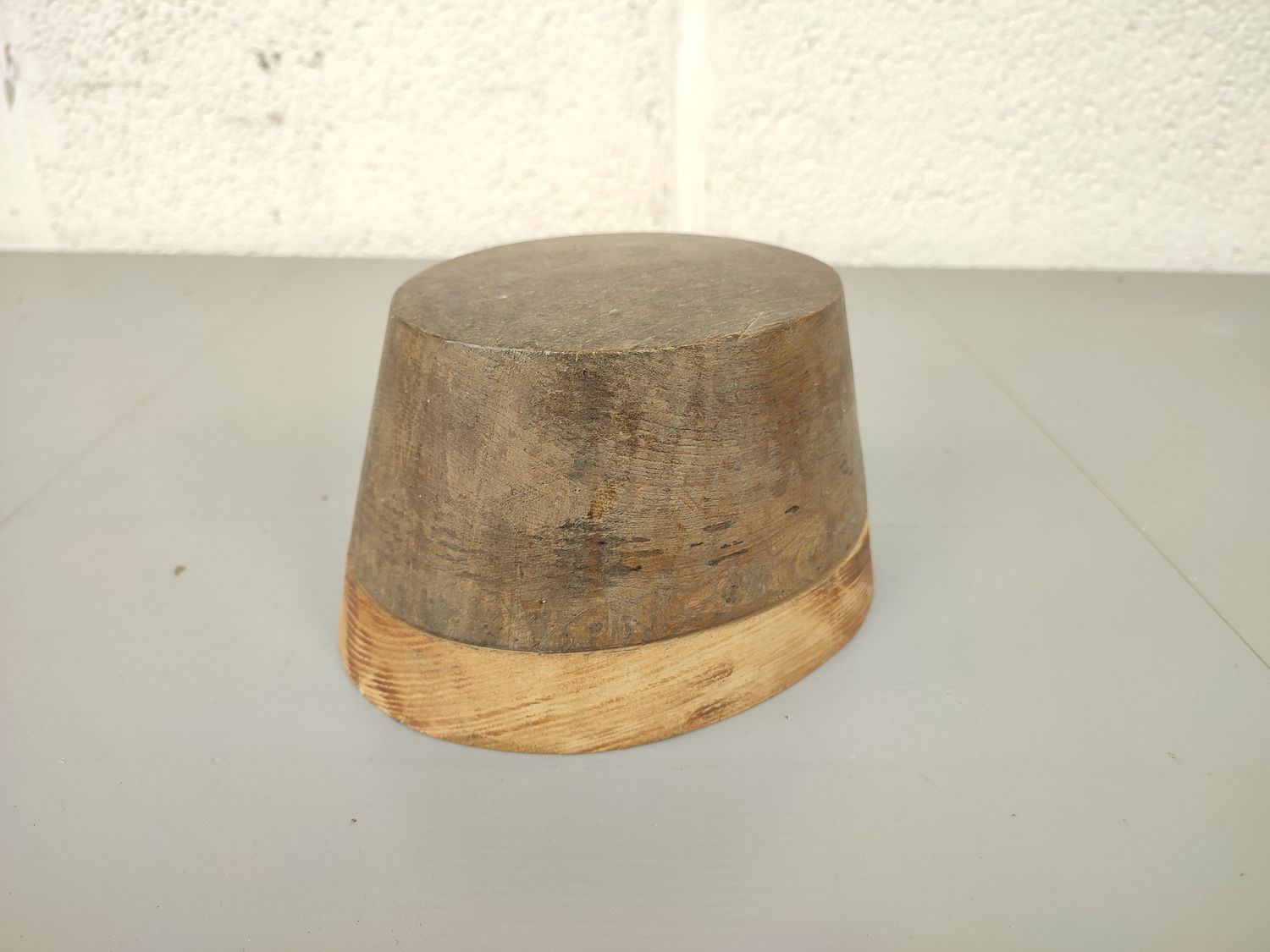 Old wooden hat mold, size 56 1/2