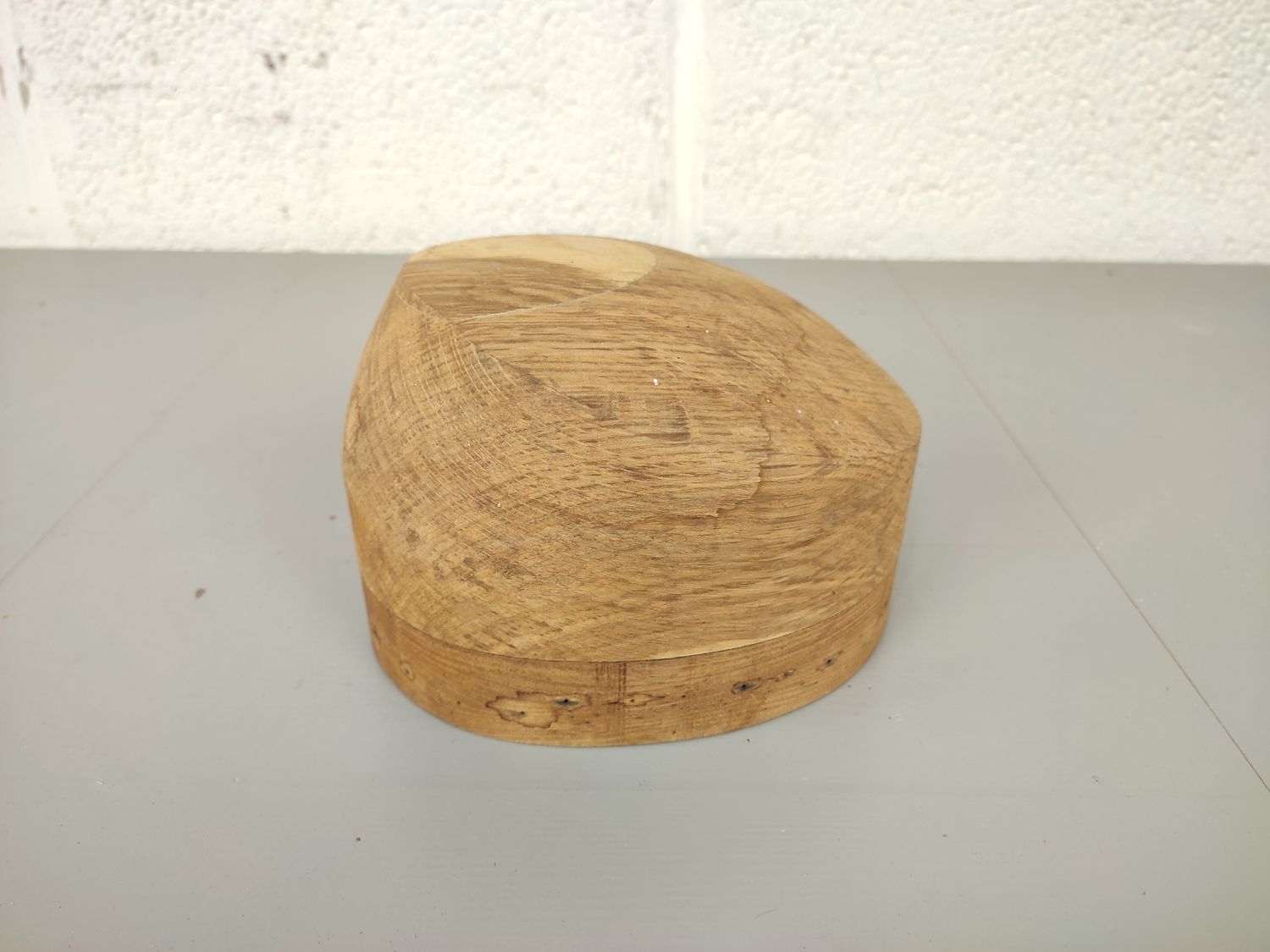 Old wooden hat mold, size 58