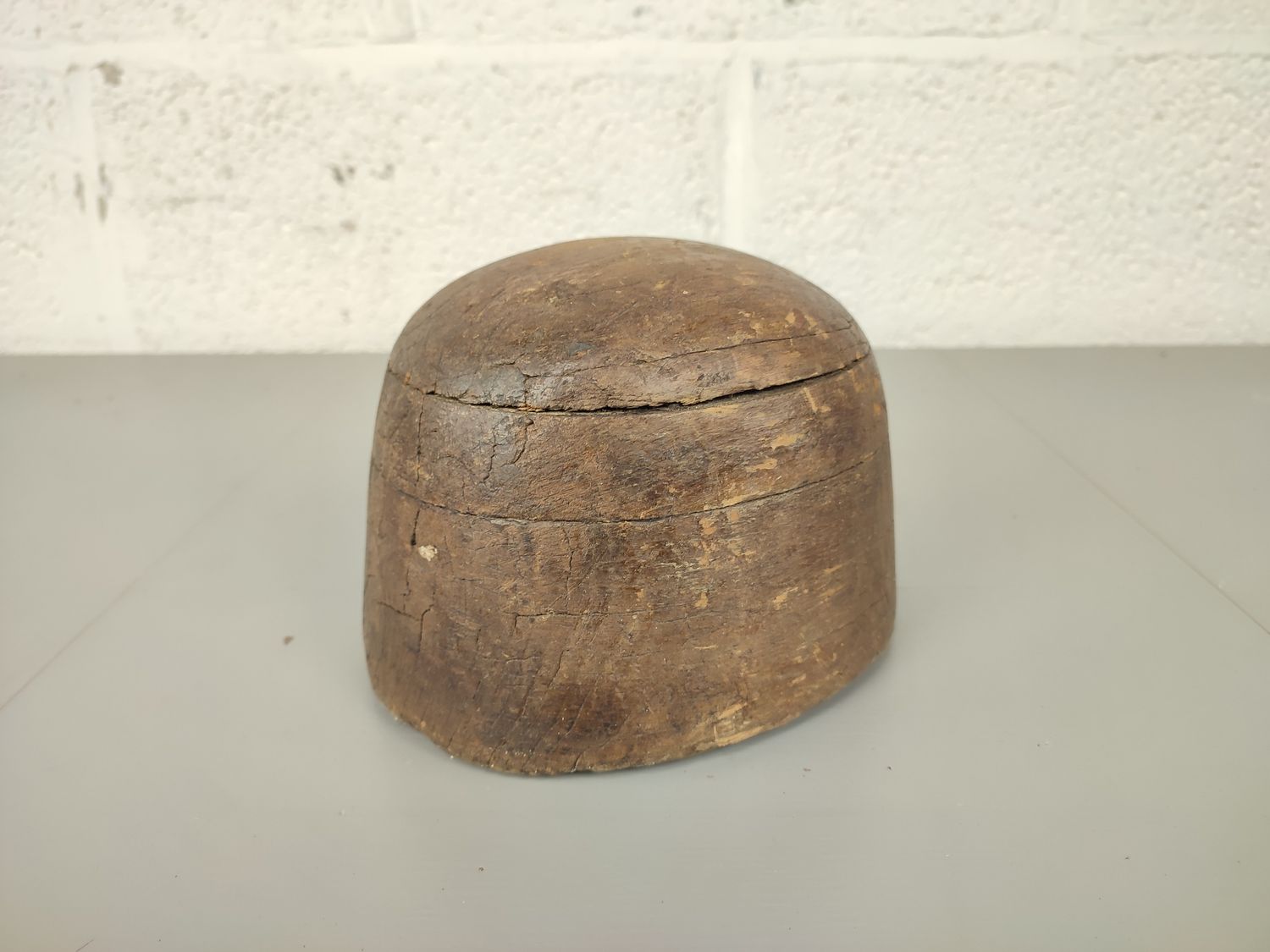 Old wooden hat mold, size 59 1/2
