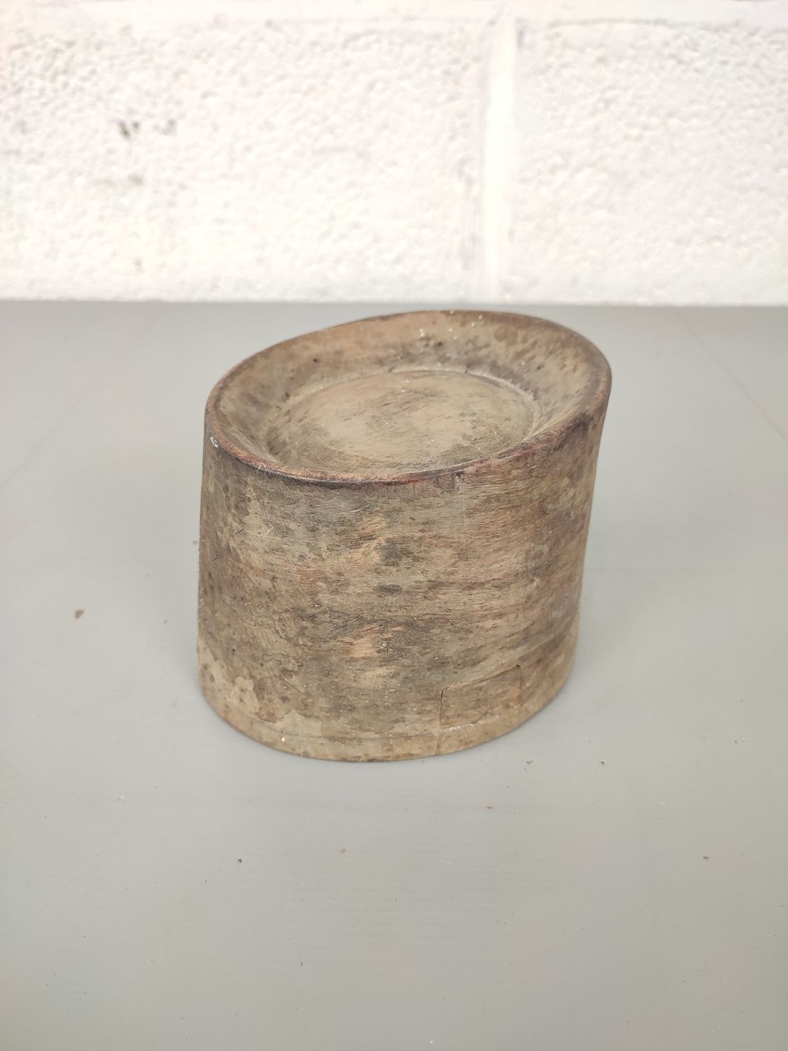 Old wooden hat mold, size 44,5