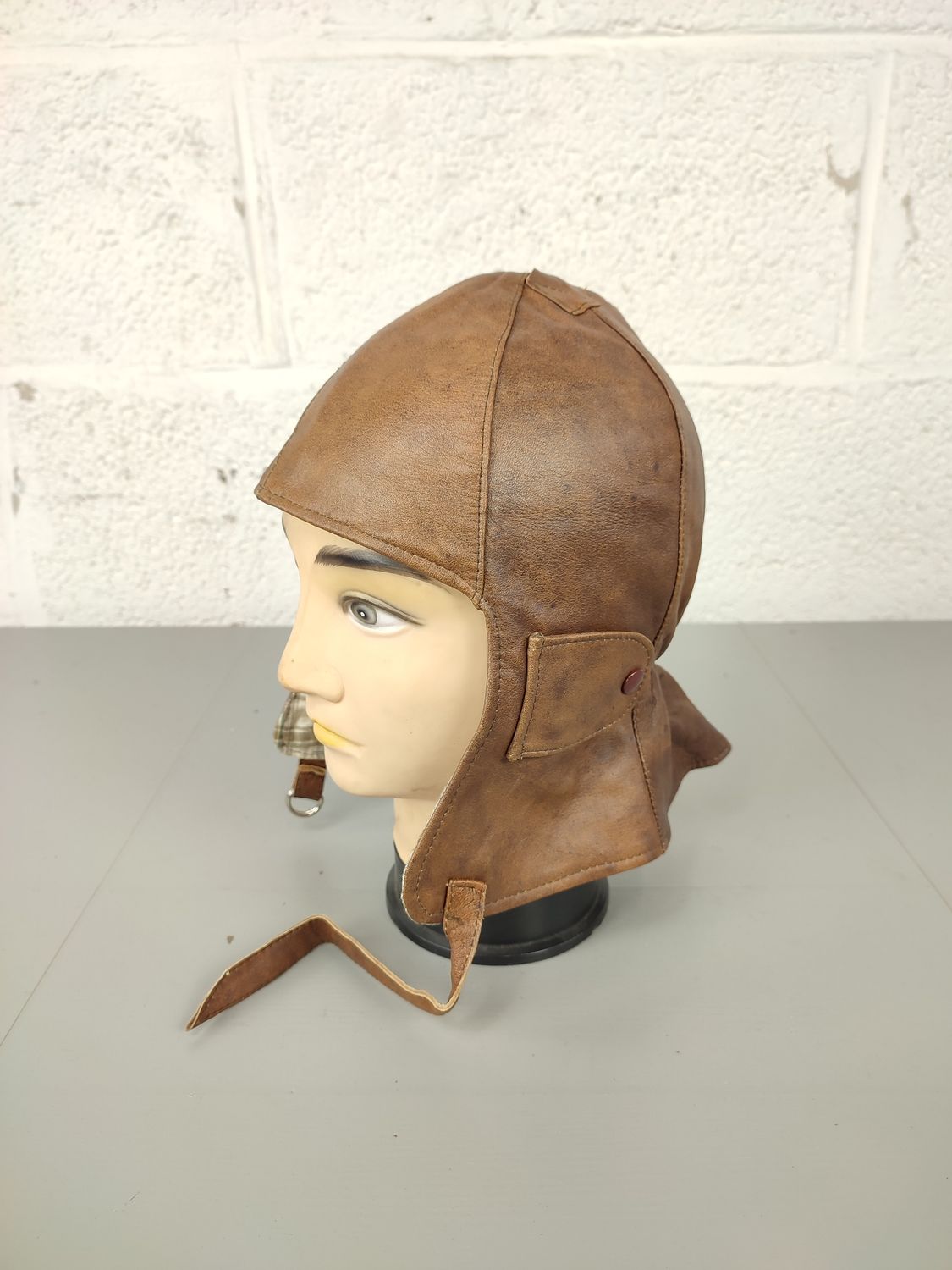 Brown leather aviator&#39;s hat