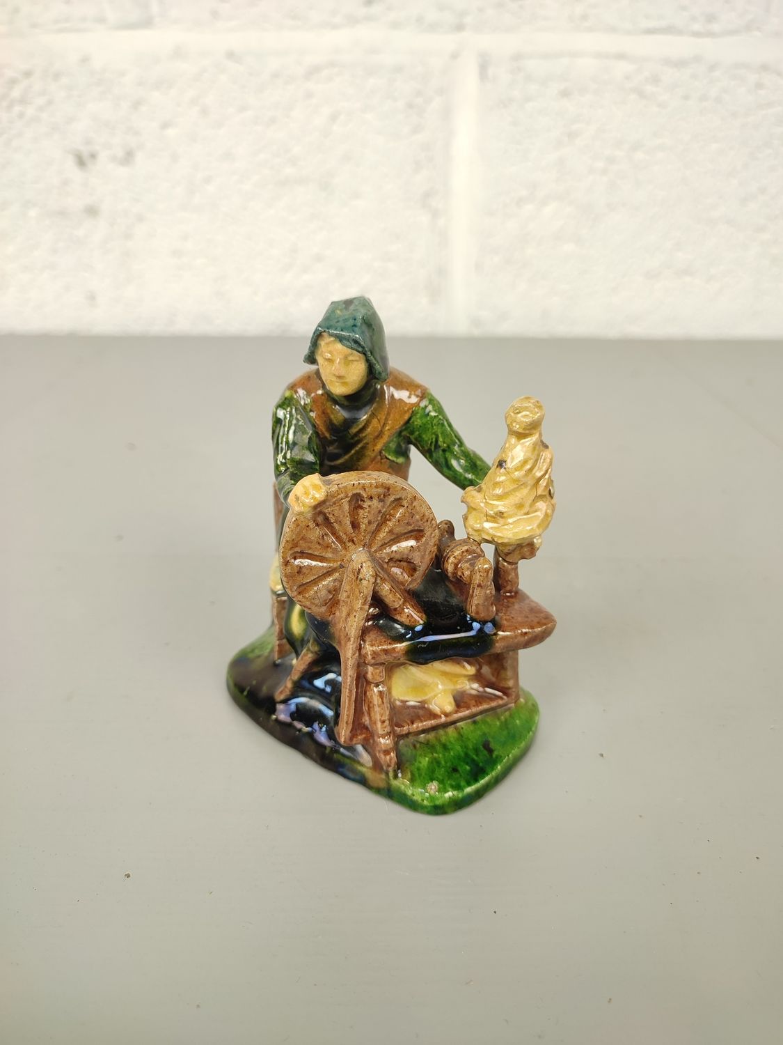 Spinster in Flemish pottery