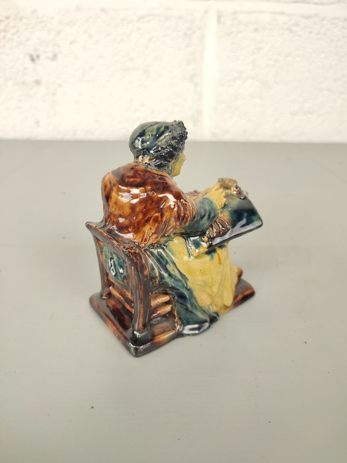 Lacemaker in Flemish pottery