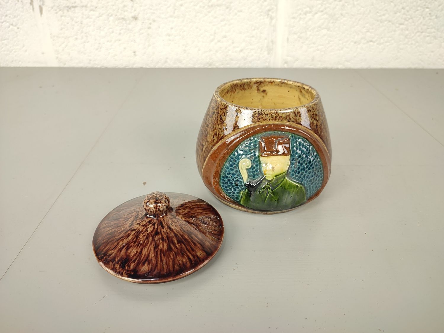 Tobacco jar in Flemish earthenware