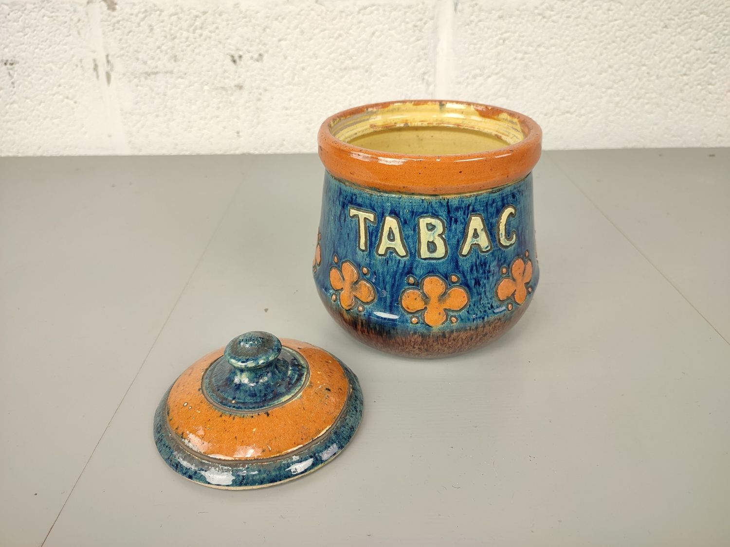 Tobacco jar in Flemish earthenware