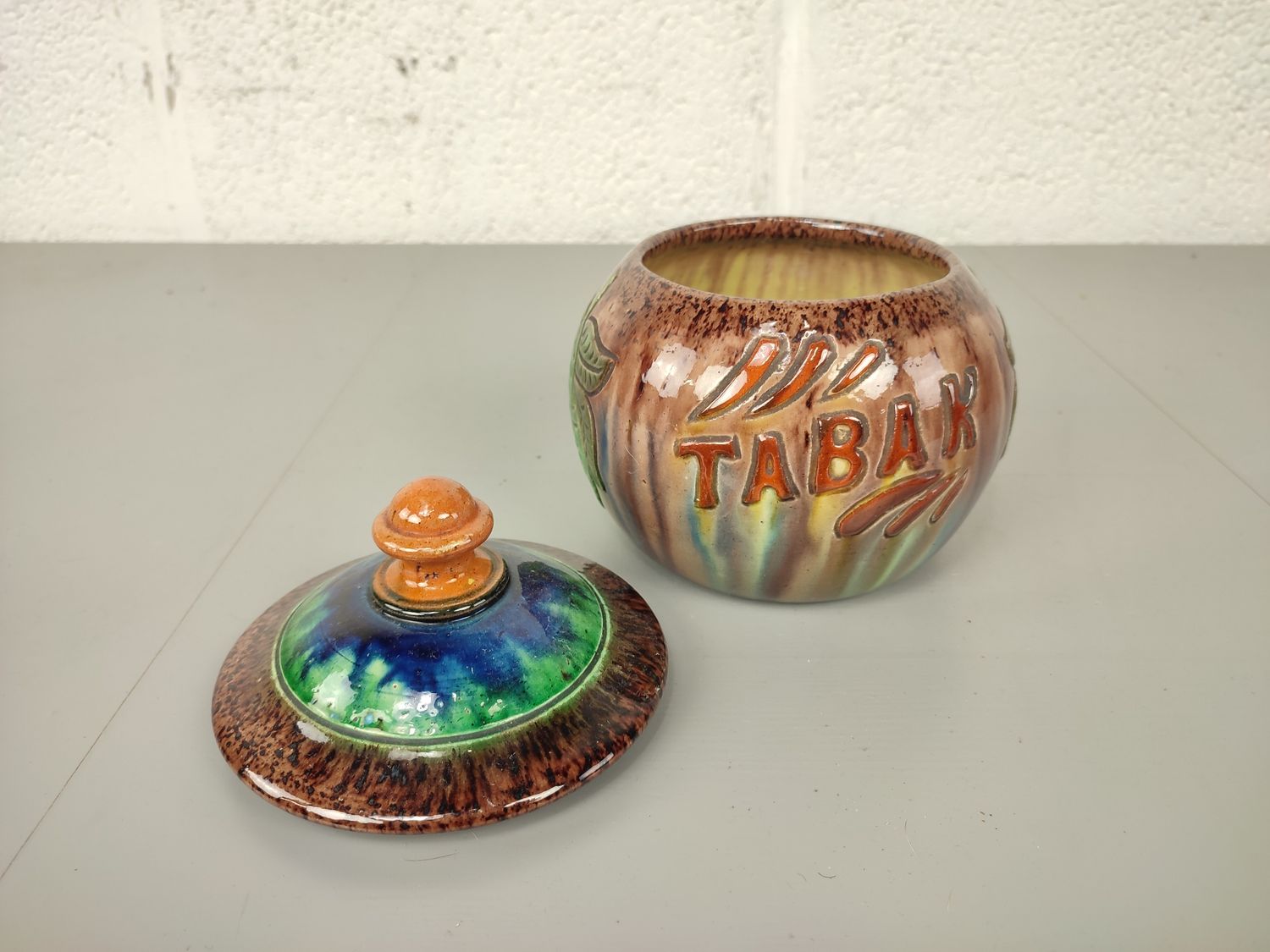 Tobacco jar in Flemish earthenware