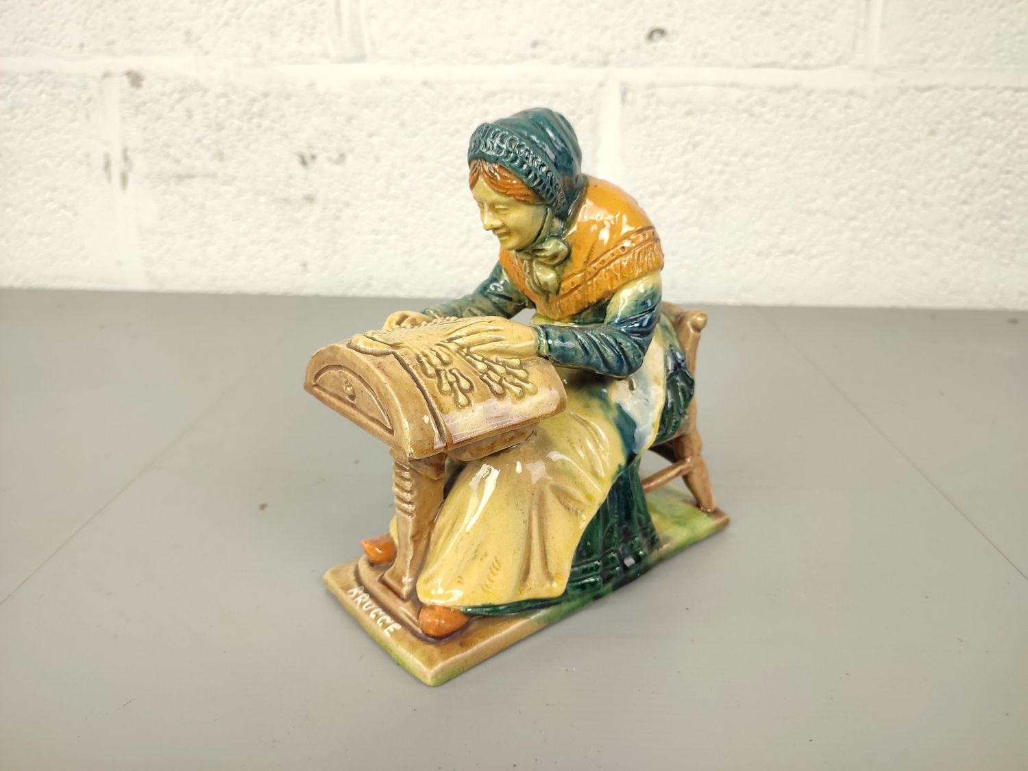 Lacemaker in Flemish pottery