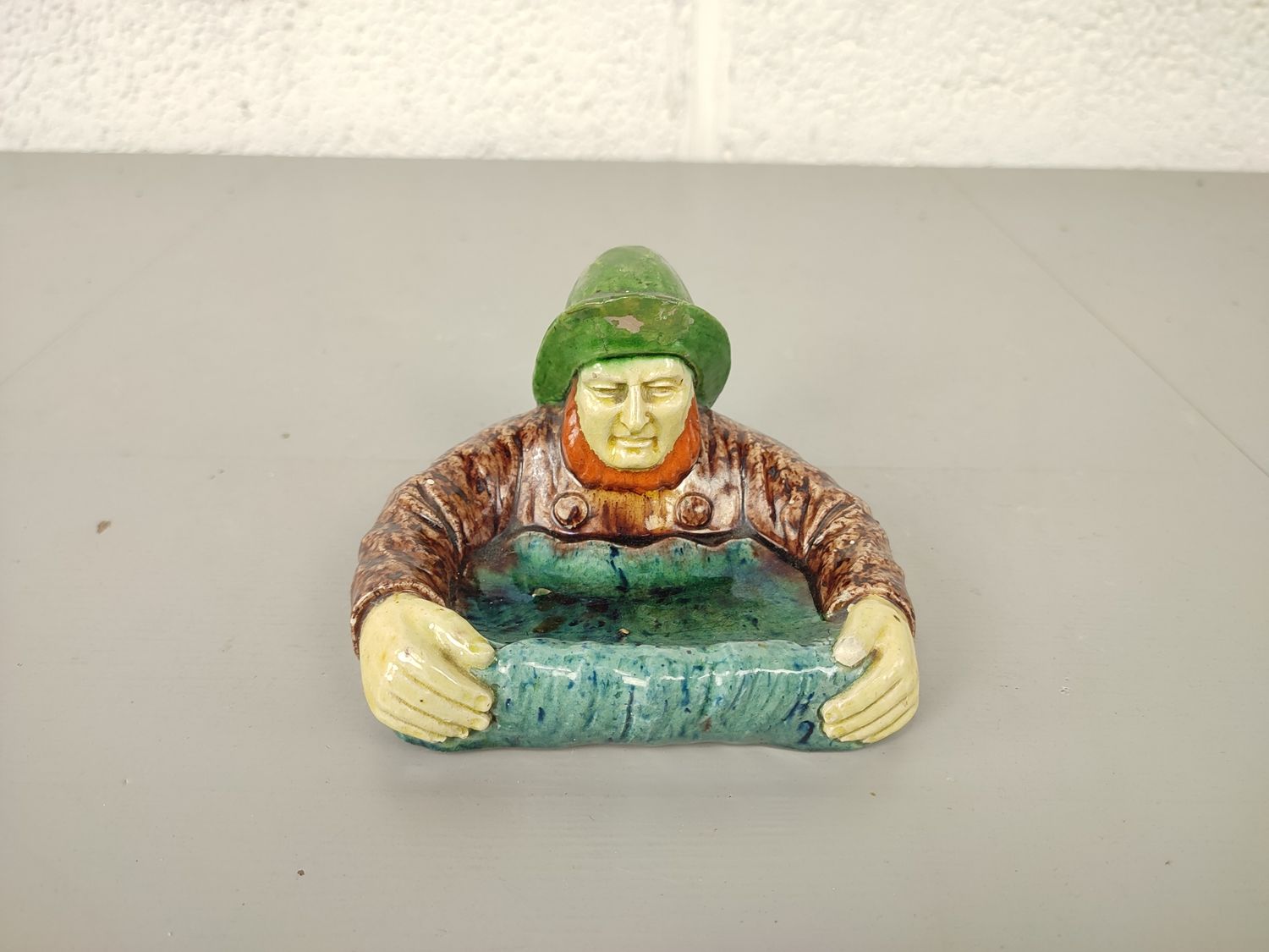 Vide poche in Flemish pottery