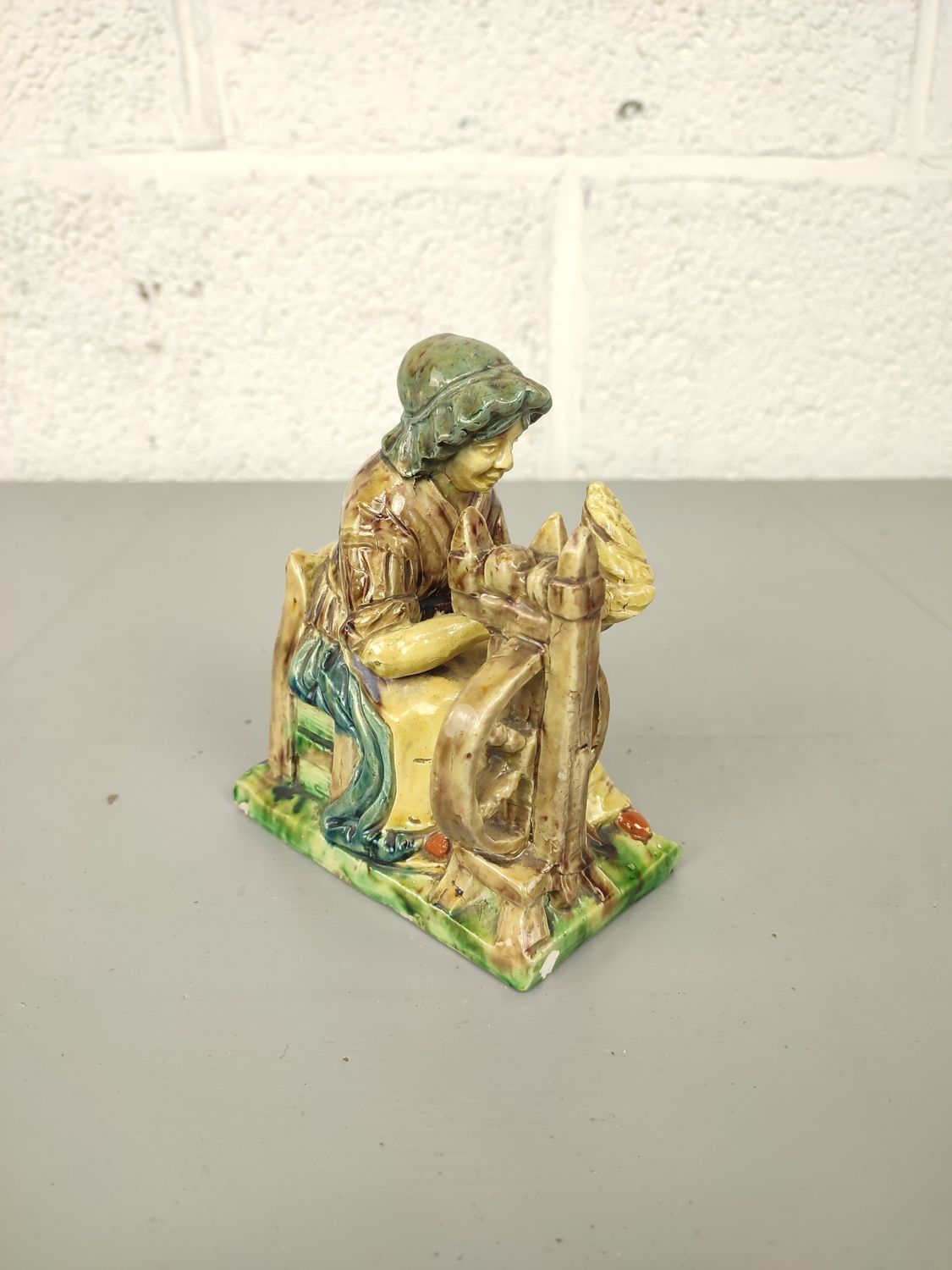 Spinster in Flemish pottery