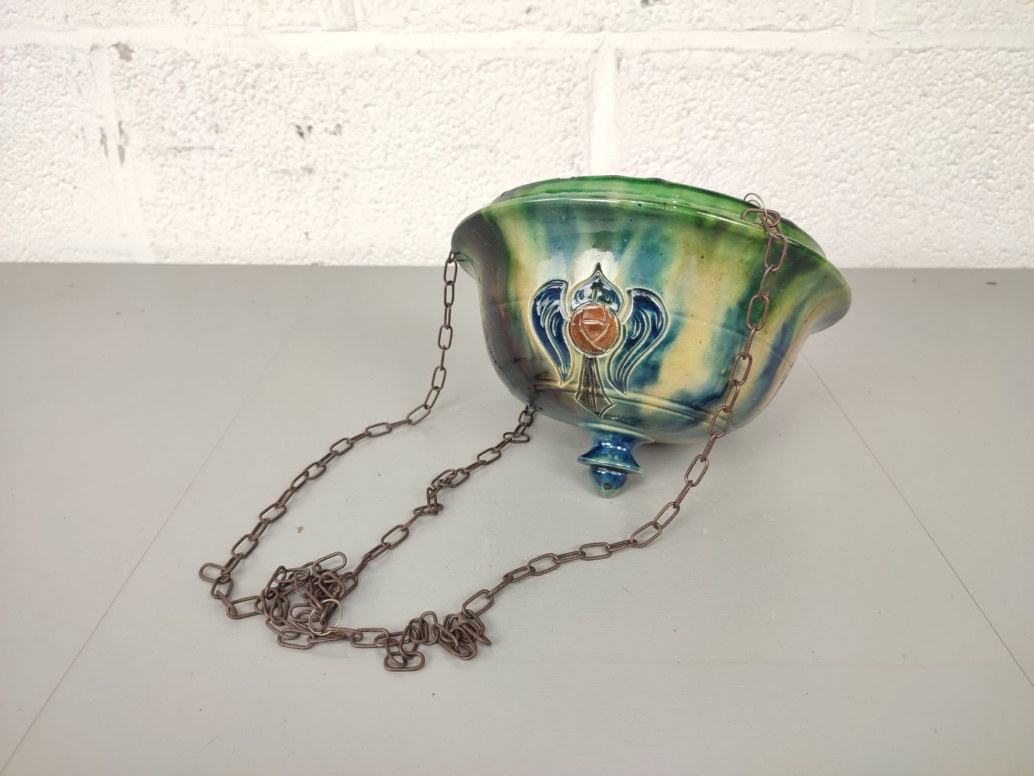 Hanging flowerpot in Flemish pottery