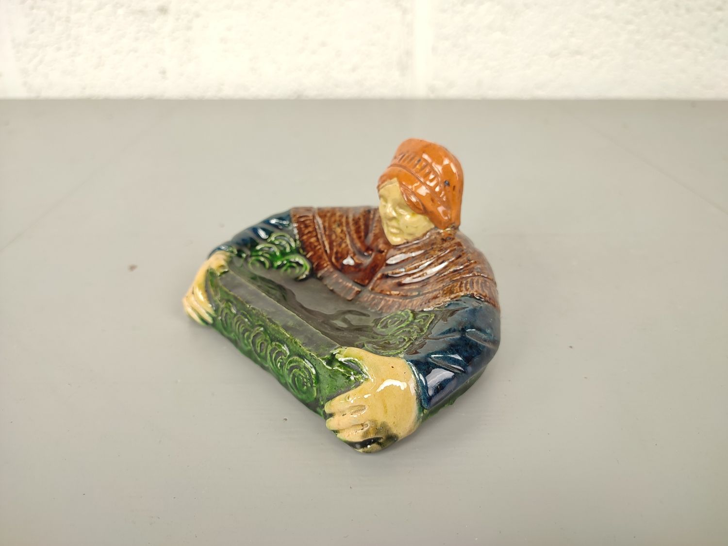 Vide poche in Flemish pottery