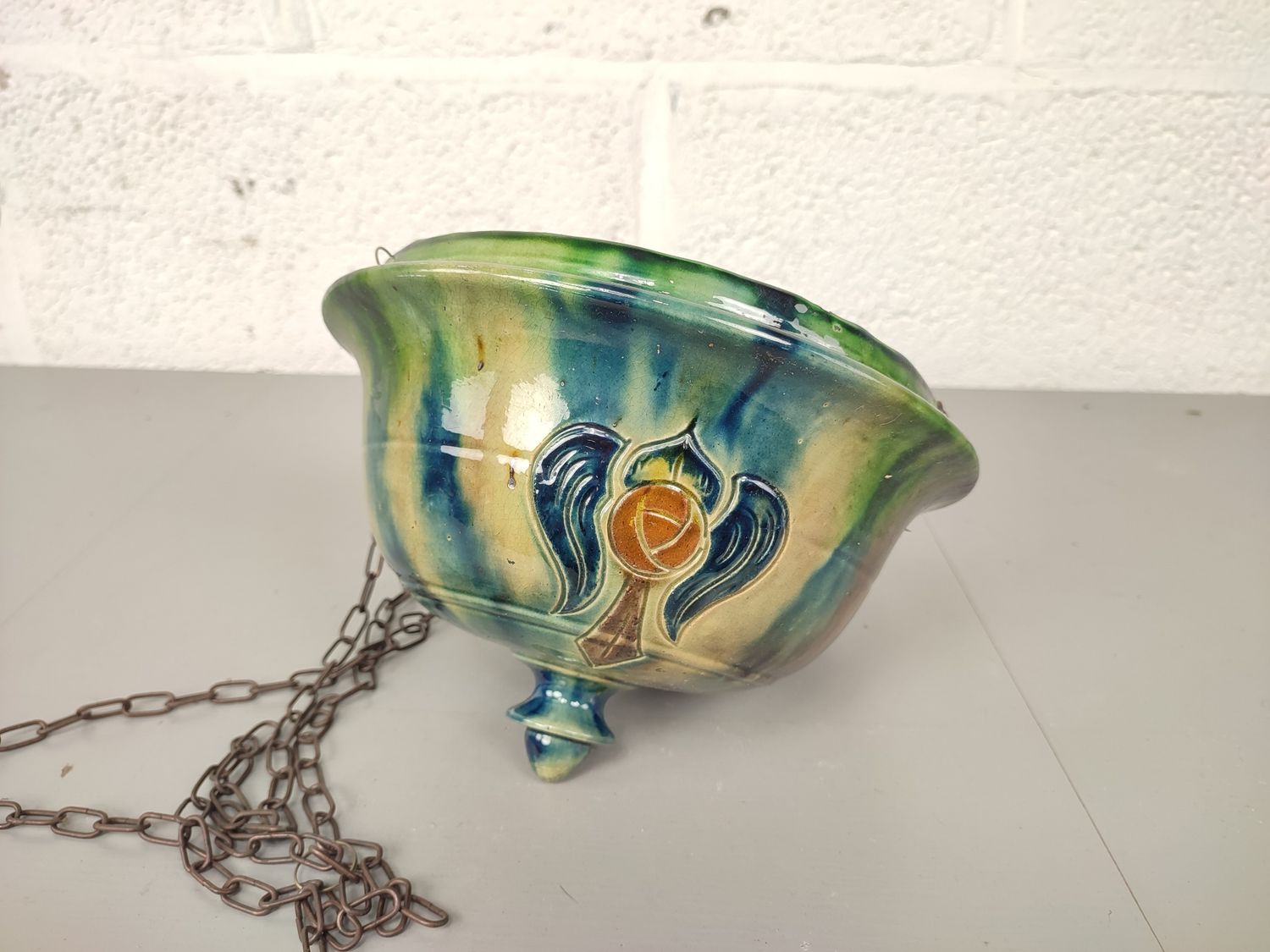 Hanging flowerpot in Flemish pottery
