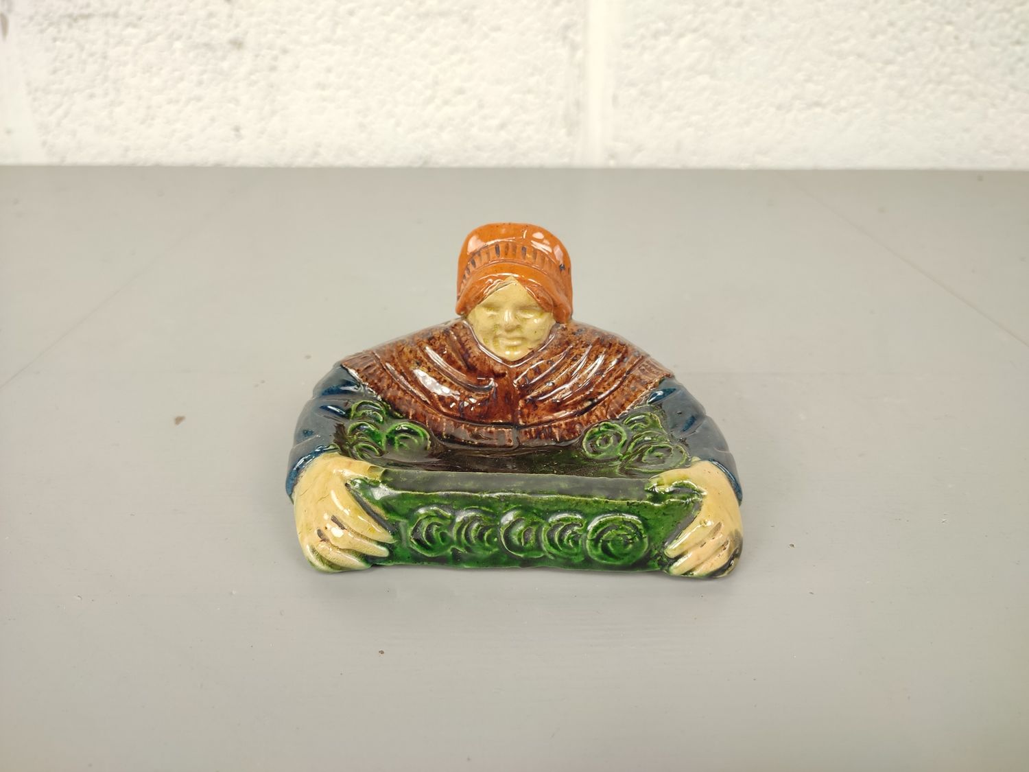 Vide poche in Flemish pottery