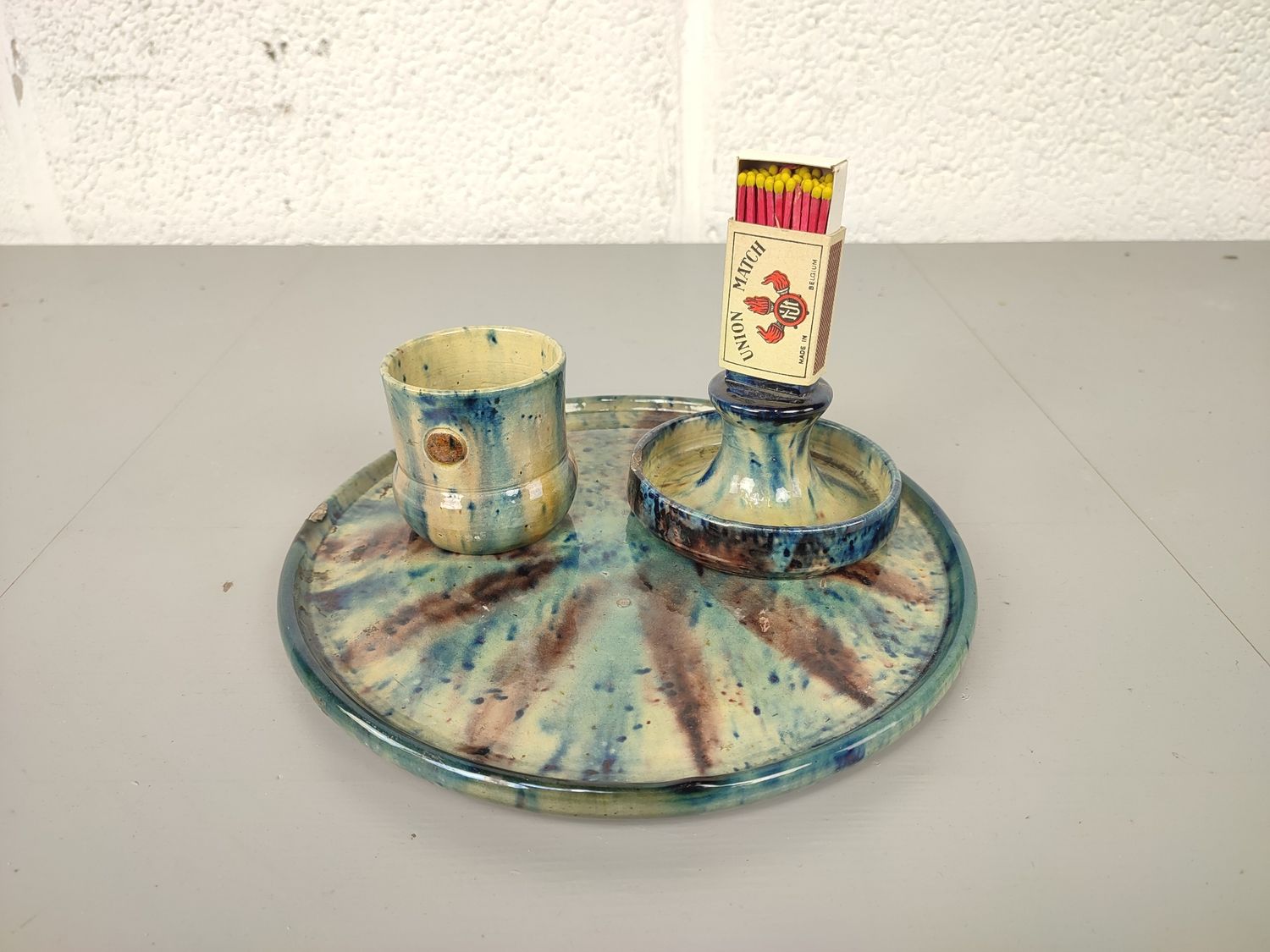 Smokers set in Flemish pottery