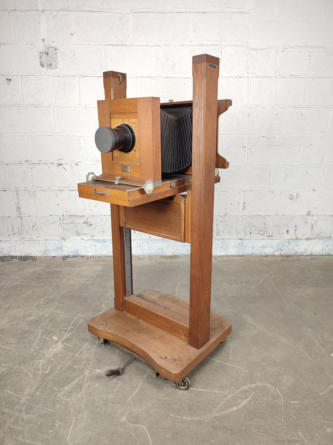 Large wooden Narita studio camera Ca. 1930
