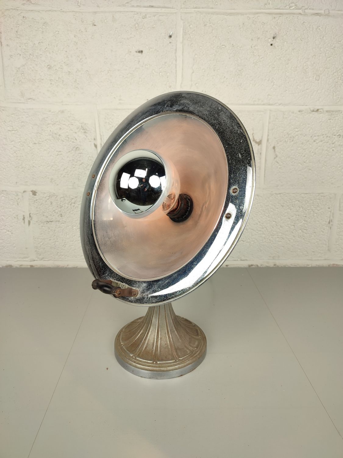 Industrial table lamp