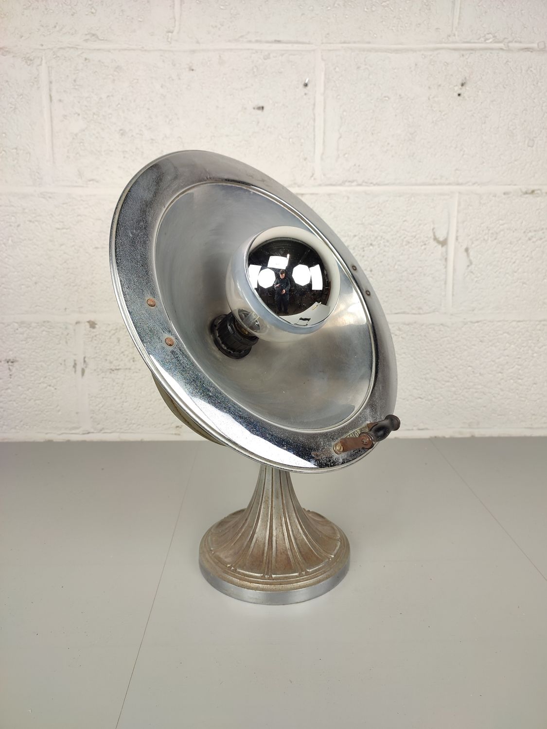 Industrial table lamp