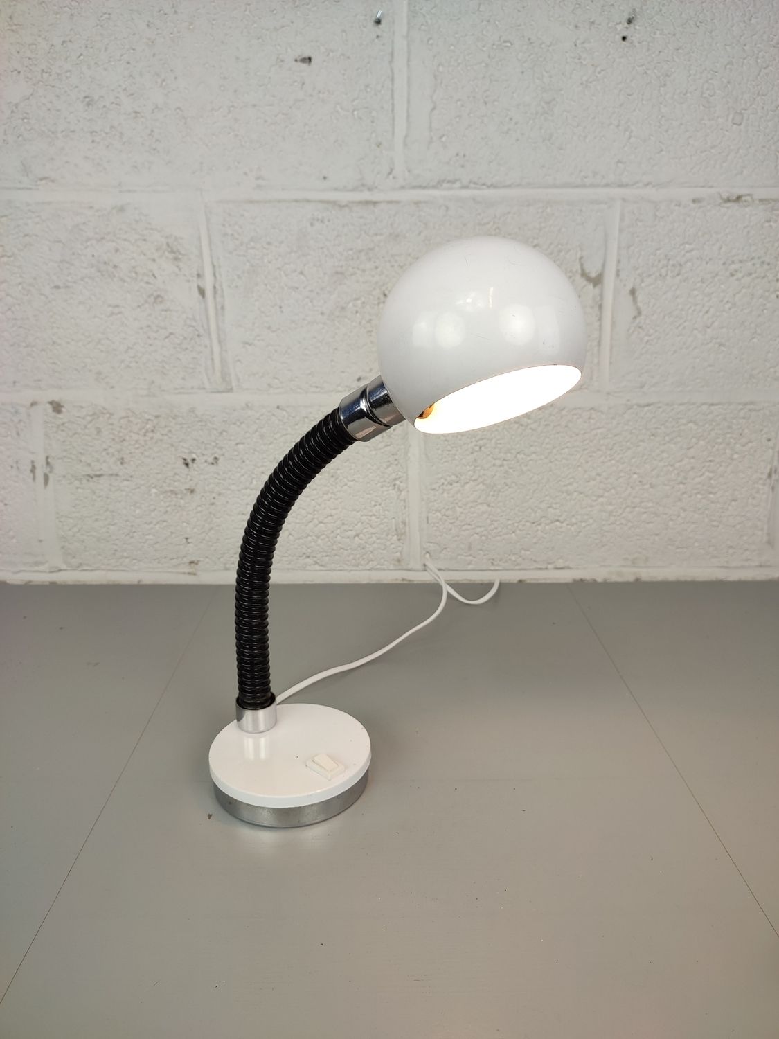 Vintage black &amp; white desklamp